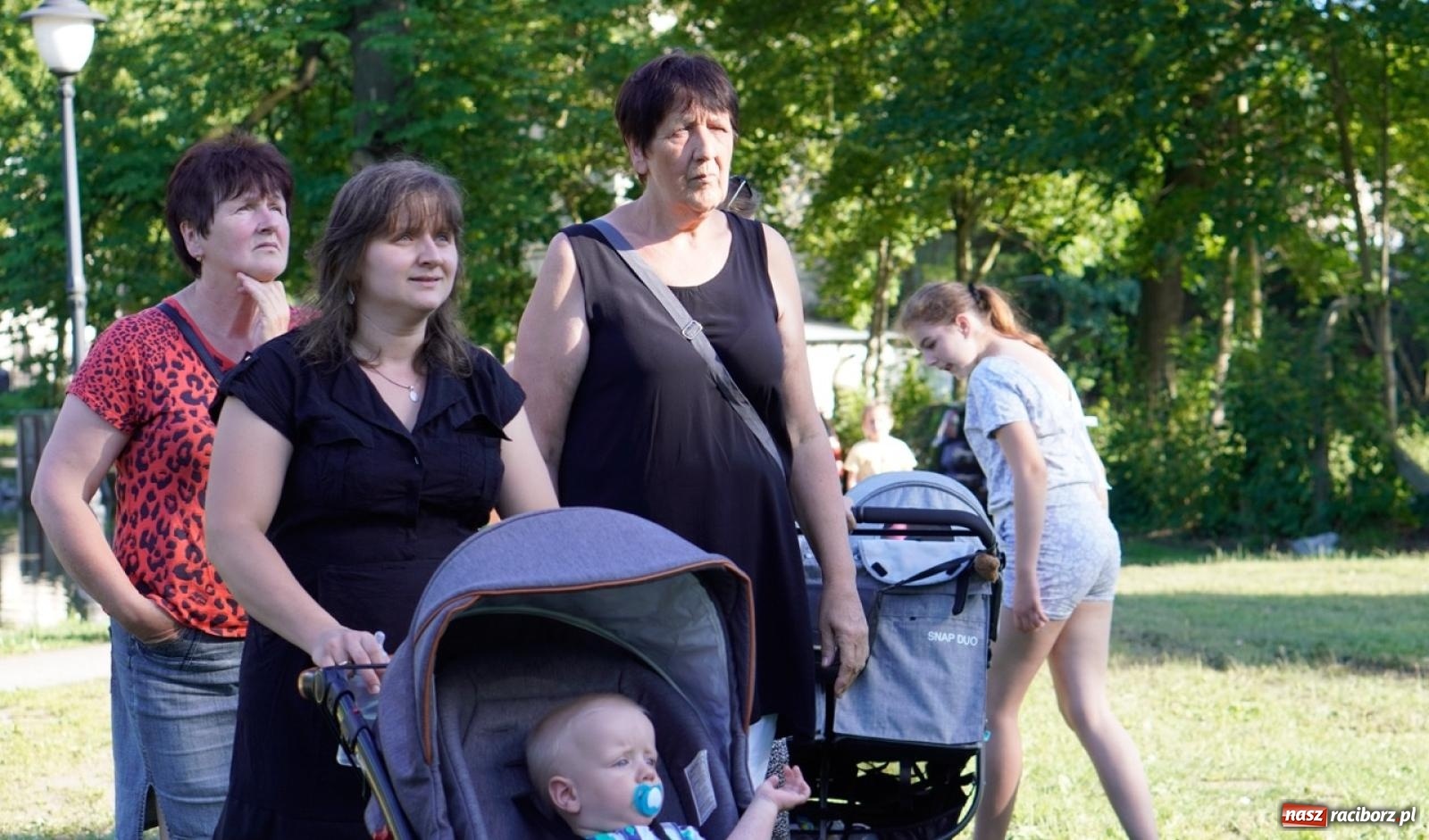 Zdjęcie w galerii na portalu naszraciborz.pl: Płetwonurkowie odkryli w stawie w Krowiarkach skarb wiadomości z regionu