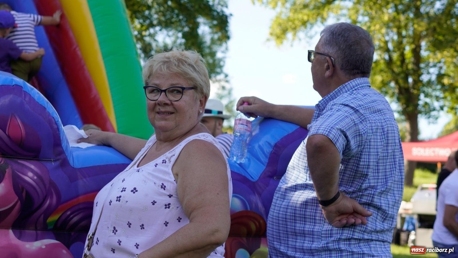 Zdjęcie w galerii na portalu naszraciborz.pl: Płetwonurkowie odkryli w stawie w Krowiarkach skarb wiadomości z regionu