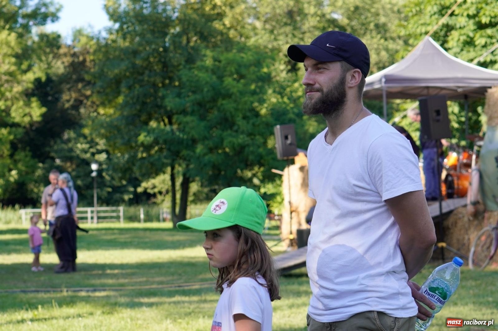Zdjęcie w galerii na portalu naszraciborz.pl: Płetwonurkowie odkryli w stawie w Krowiarkach skarb wiadomości z regionu