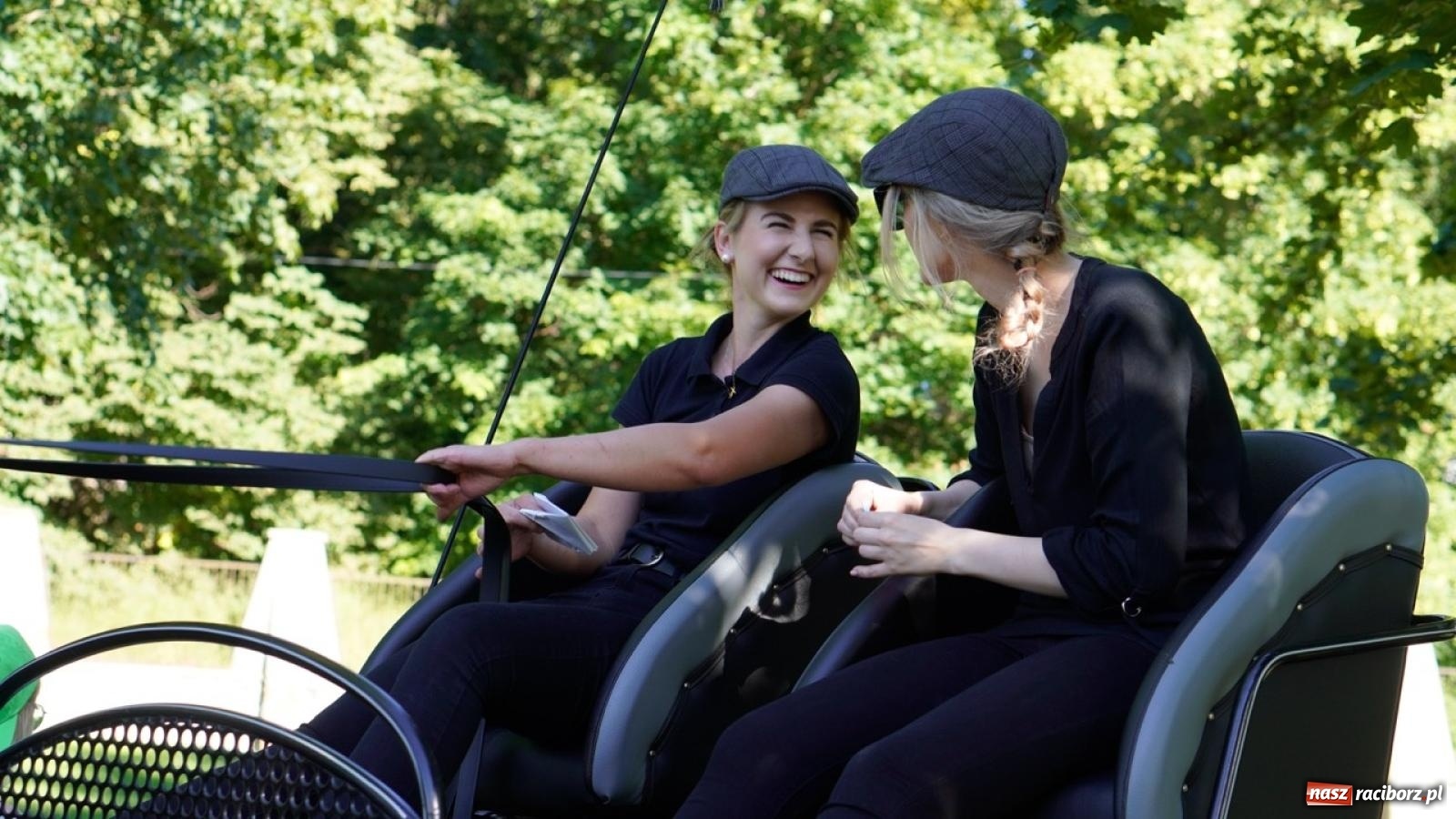 Zdjęcie w galerii na portalu naszraciborz.pl: Płetwonurkowie odkryli w stawie w Krowiarkach skarb wiadomości z regionu