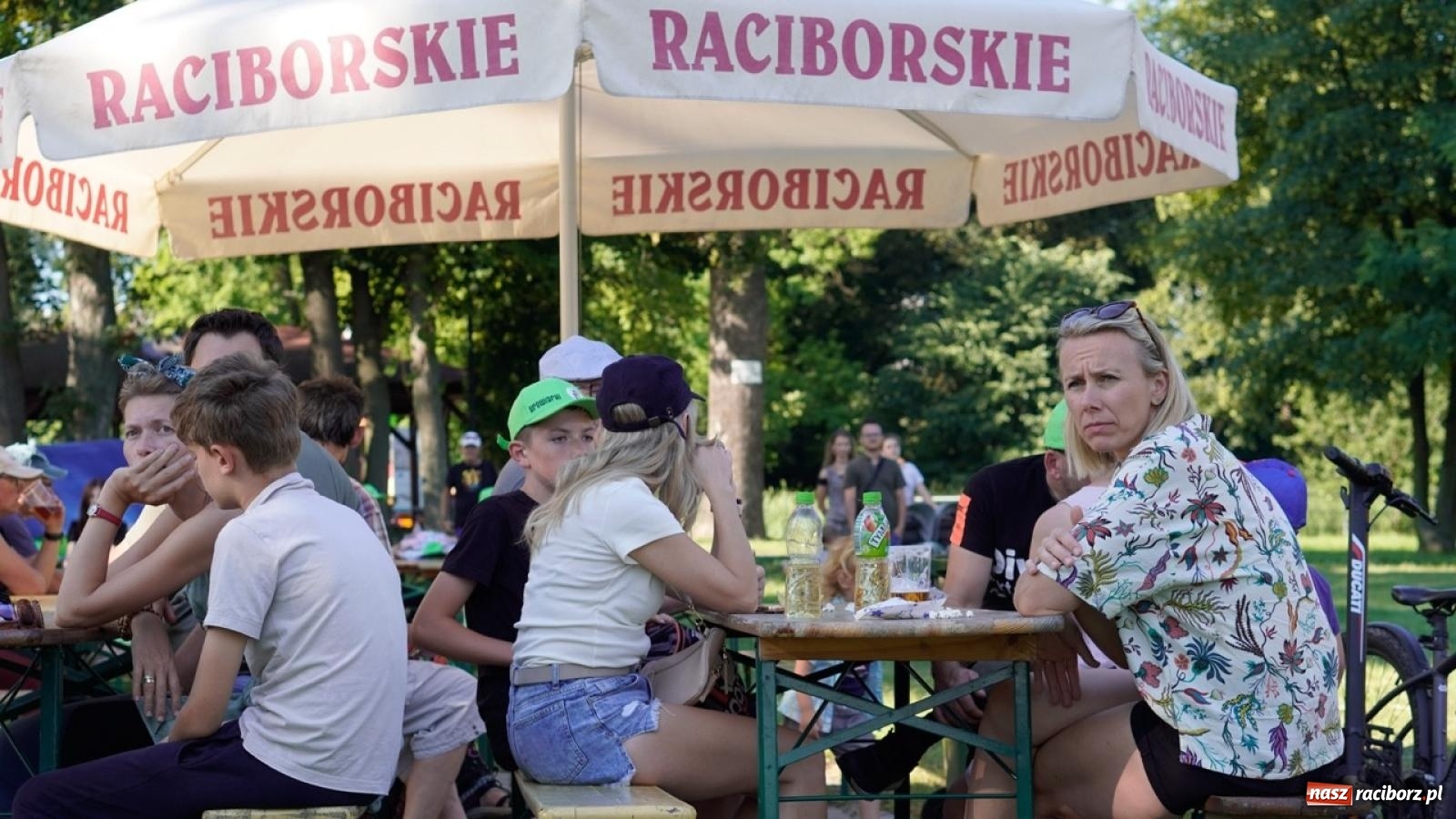 Zdjęcie w galerii na portalu naszraciborz.pl: Płetwonurkowie odkryli w stawie w Krowiarkach skarb wiadomości z regionu