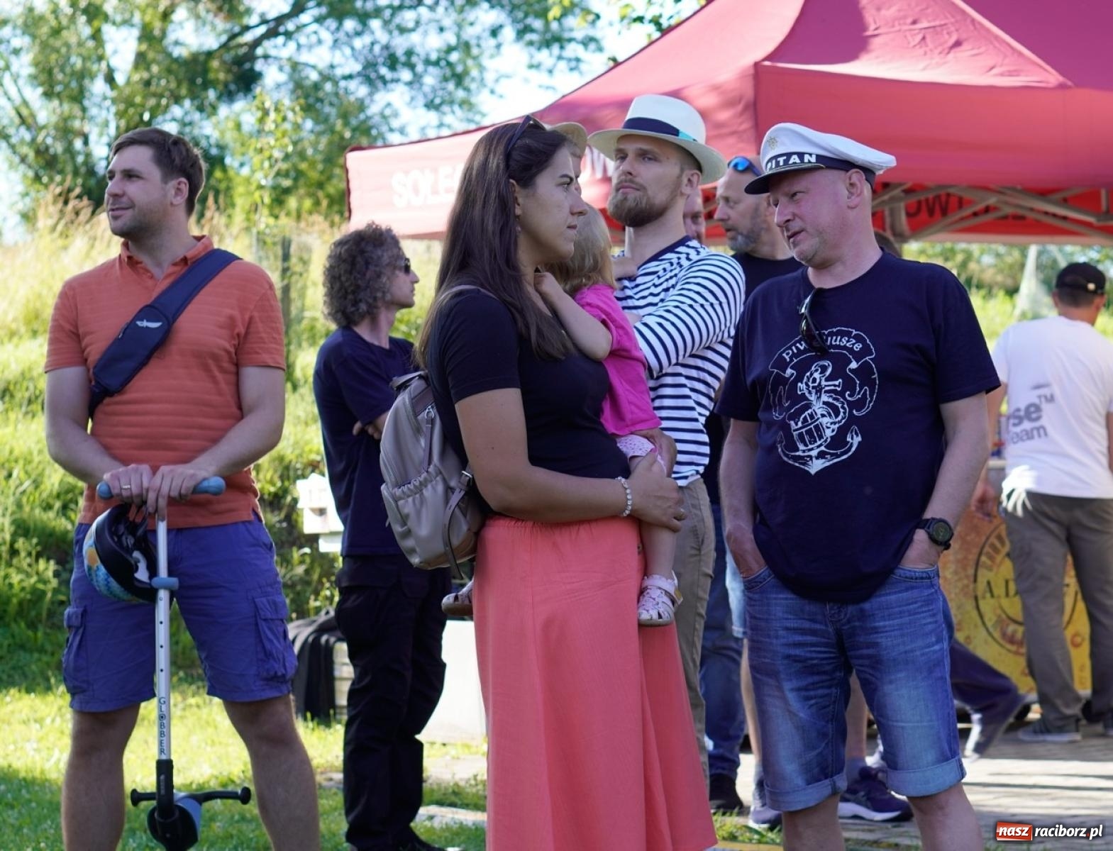 Zdjęcie w galerii na portalu naszraciborz.pl: Płetwonurkowie odkryli w stawie w Krowiarkach skarb wiadomości z regionu