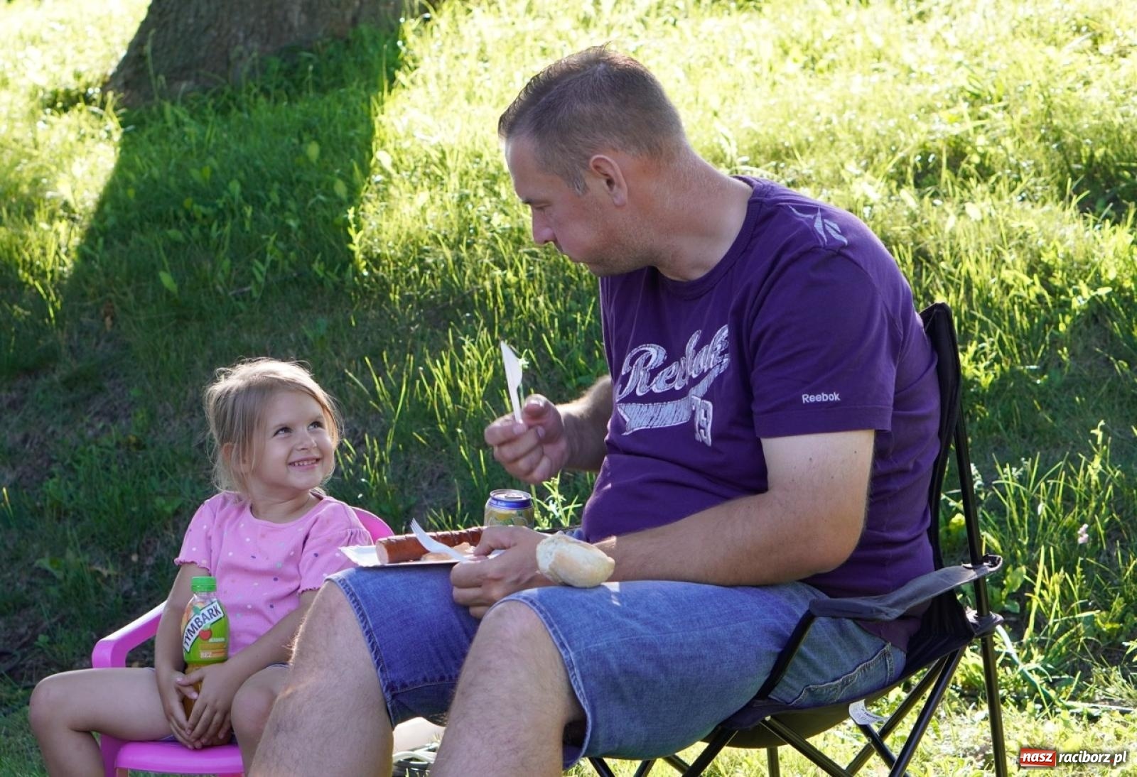 Zdjęcie w galerii na portalu naszraciborz.pl: Płetwonurkowie odkryli w stawie w Krowiarkach skarb wiadomości z regionu