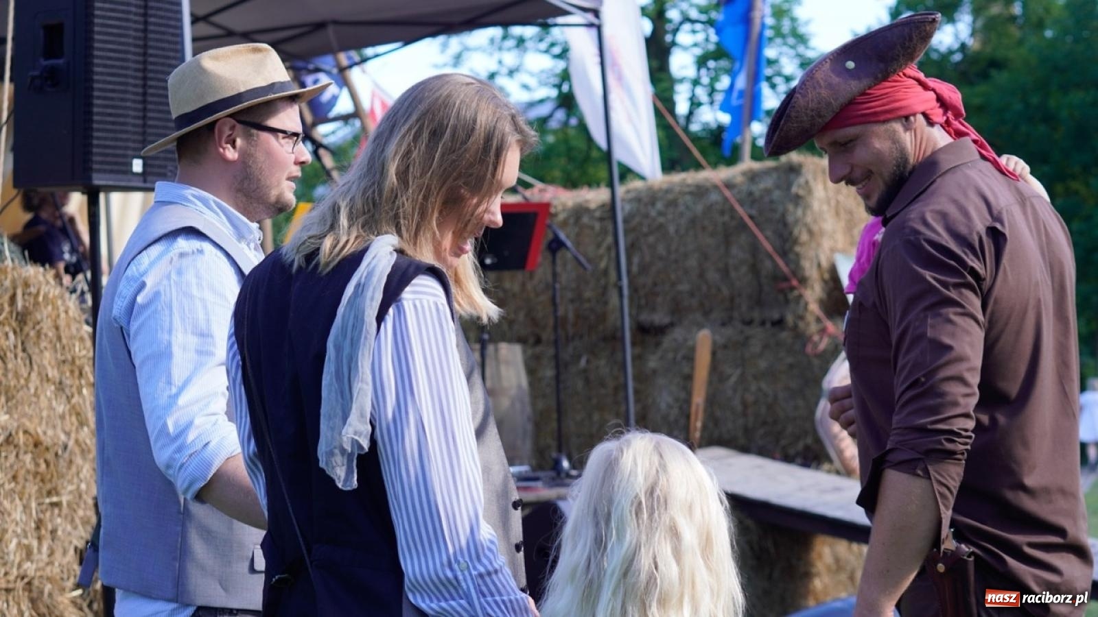 Zdjęcie w galerii na portalu naszraciborz.pl: Płetwonurkowie odkryli w stawie w Krowiarkach skarb wiadomości z regionu