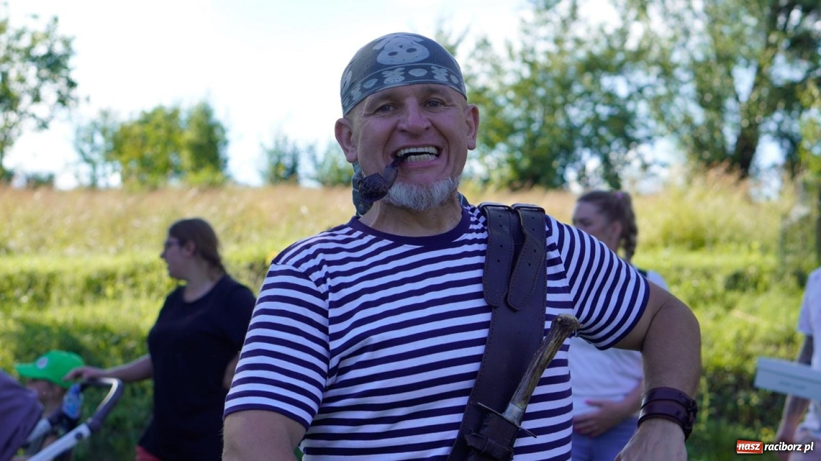 Zdjęcie w galerii na portalu naszraciborz.pl: Płetwonurkowie odkryli w stawie w Krowiarkach skarb wiadomości z regionu