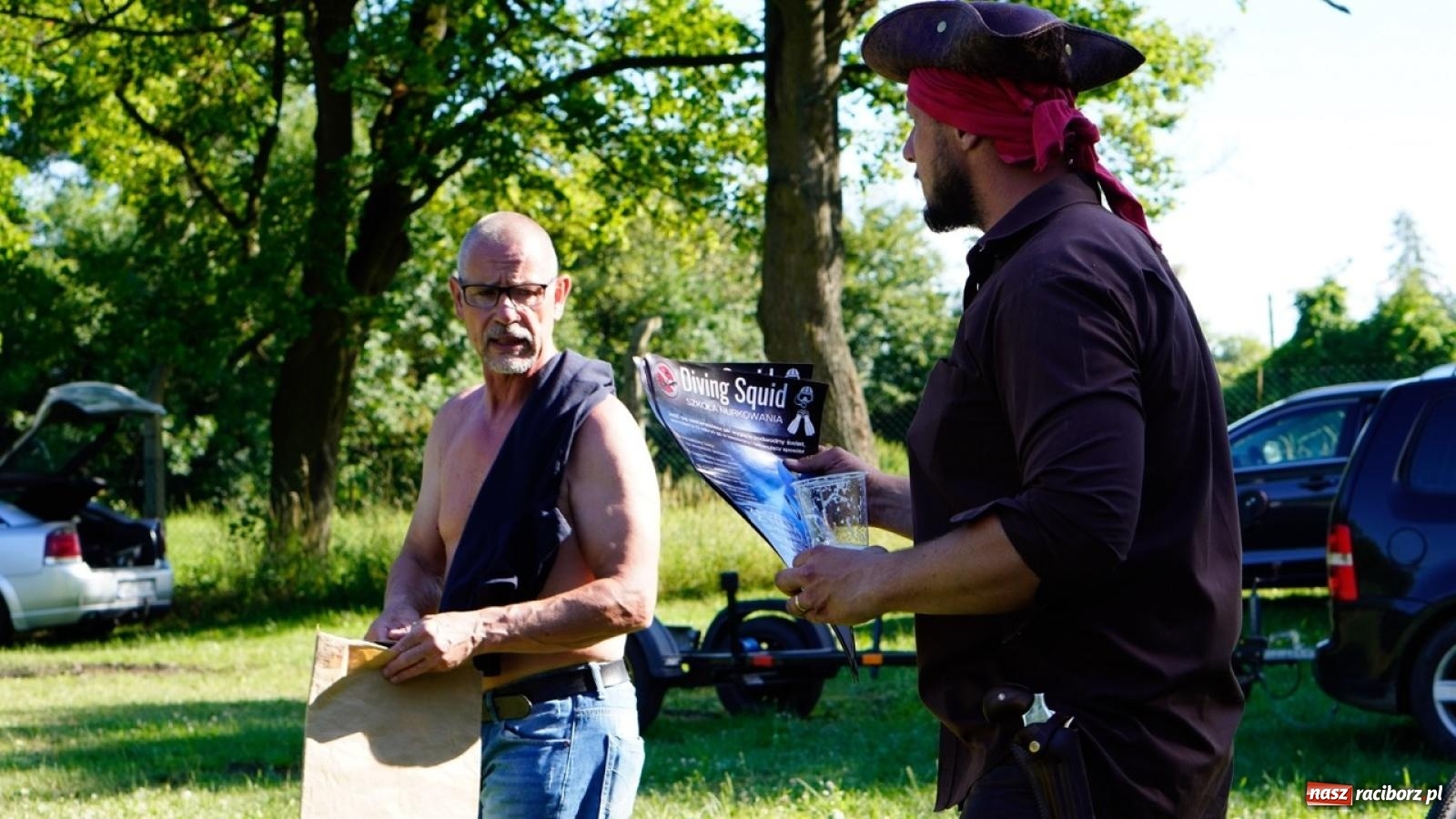 Zdjęcie w galerii na portalu naszraciborz.pl: Płetwonurkowie odkryli w stawie w Krowiarkach skarb wiadomości z regionu