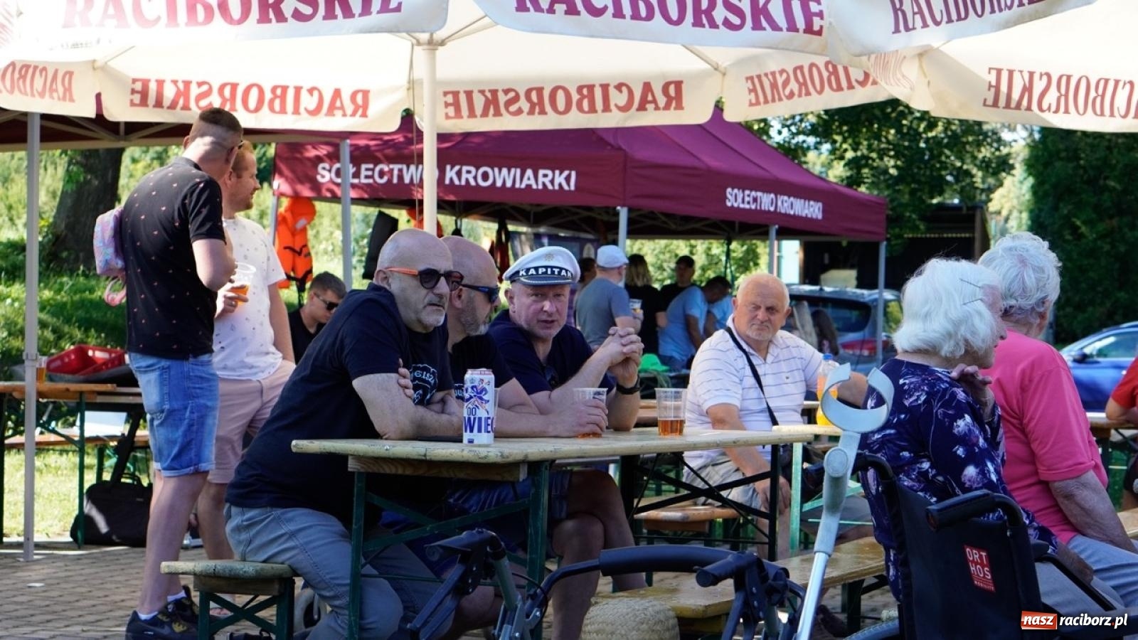 Zdjęcie w galerii na portalu naszraciborz.pl: Płetwonurkowie odkryli w stawie w Krowiarkach skarb wiadomości z regionu