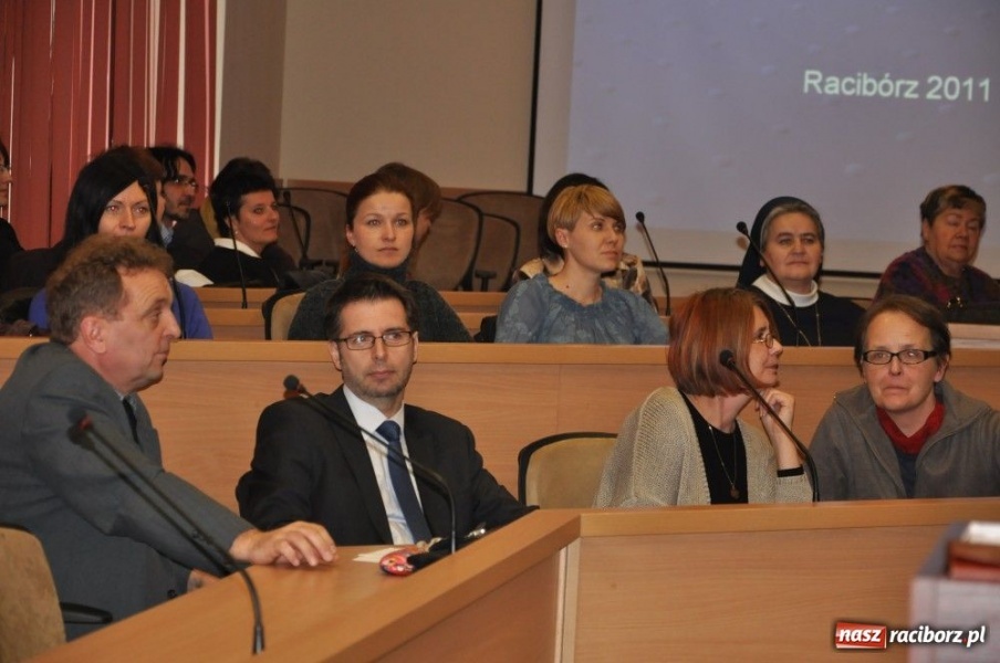 Zdjęcie w galerii na portalu naszraciborz.pl: Zniżki dla rodzin, by wspierać więzi wiadomości z regionu