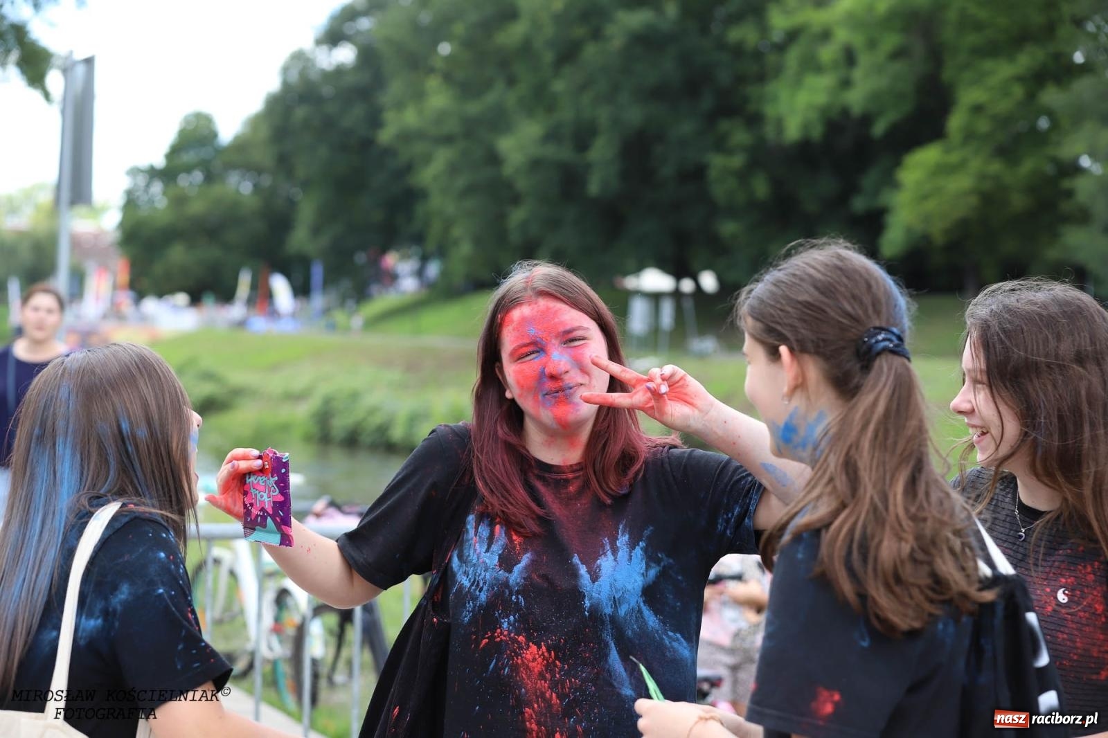 Zdjęcie w galerii na portalu naszraciborz.pl: Holi Święto Kolorów na raciborskich bulwarach [FOTO] wiadomości z regionu