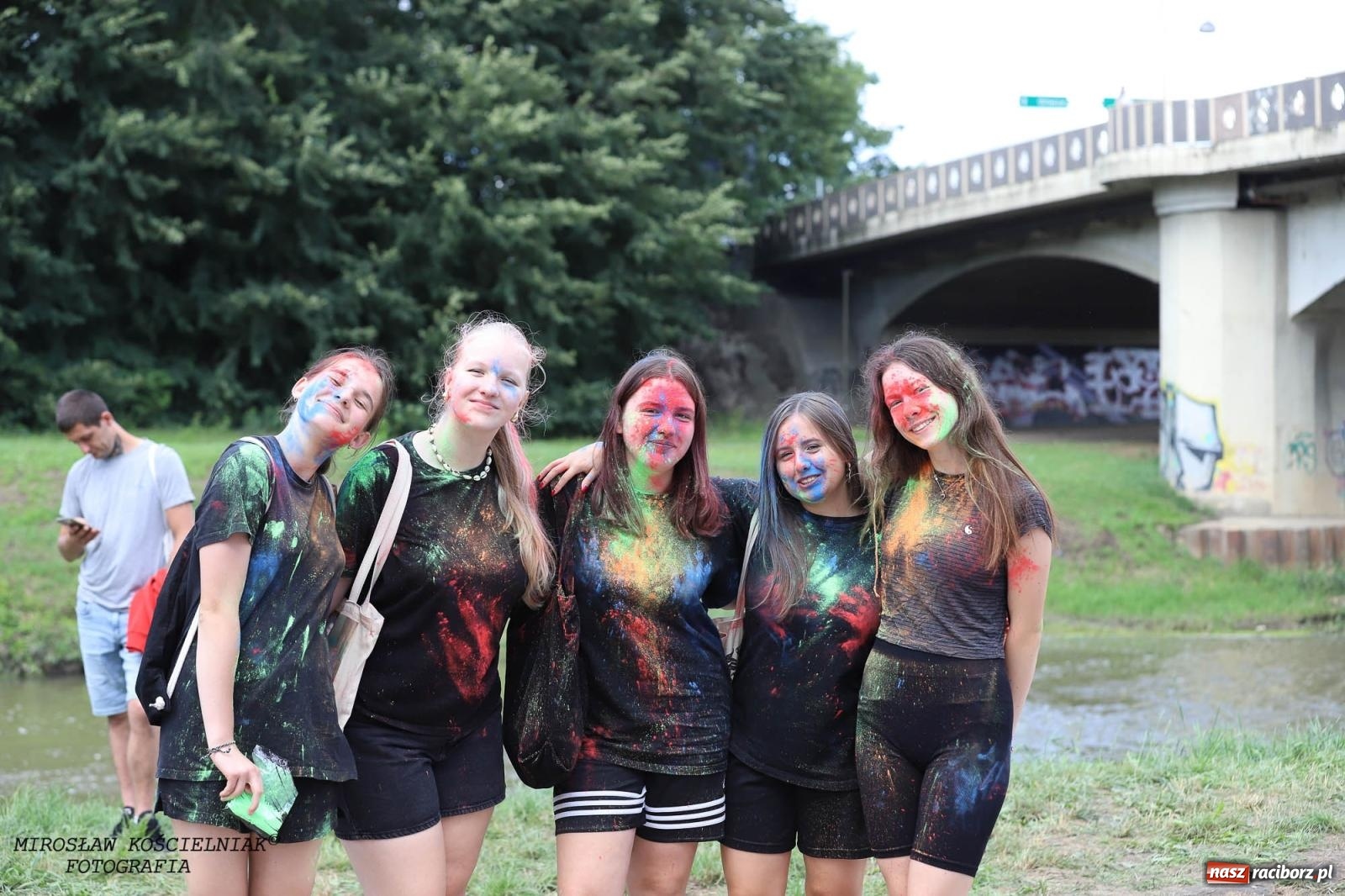 Zdjęcie w galerii na portalu naszraciborz.pl: Holi Święto Kolorów na raciborskich bulwarach [FOTO] wiadomości z regionu