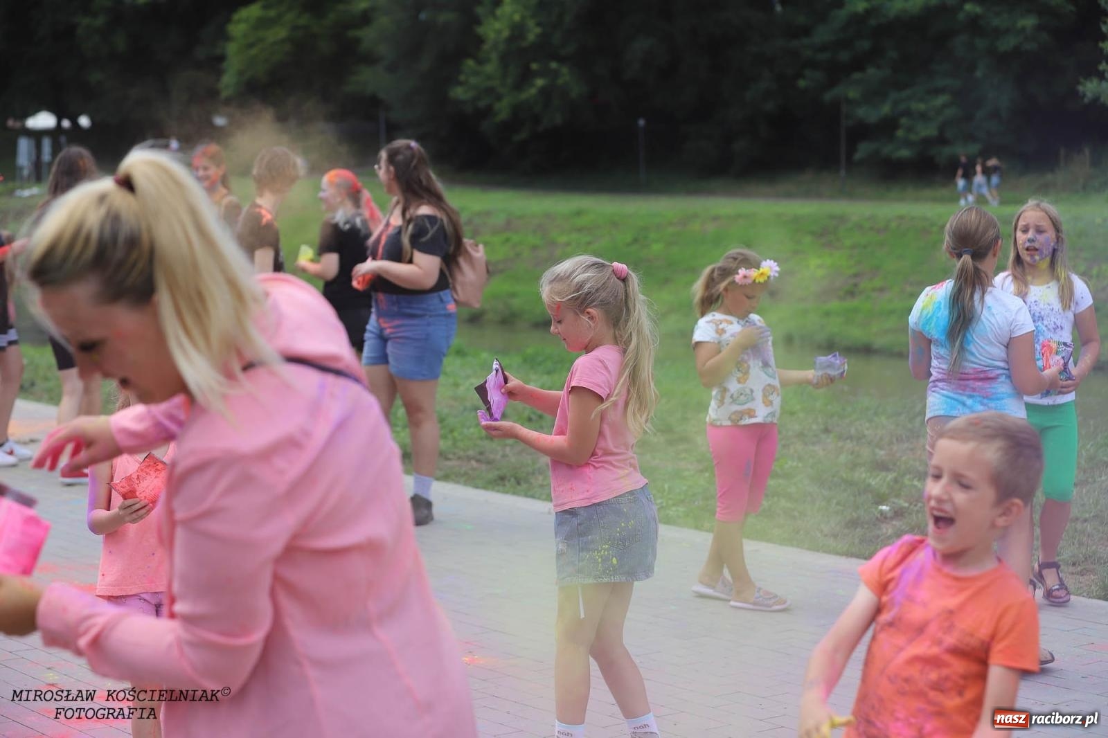 Zdjęcie w galerii na portalu naszraciborz.pl: Holi Święto Kolorów na raciborskich bulwarach [FOTO] wiadomości z regionu