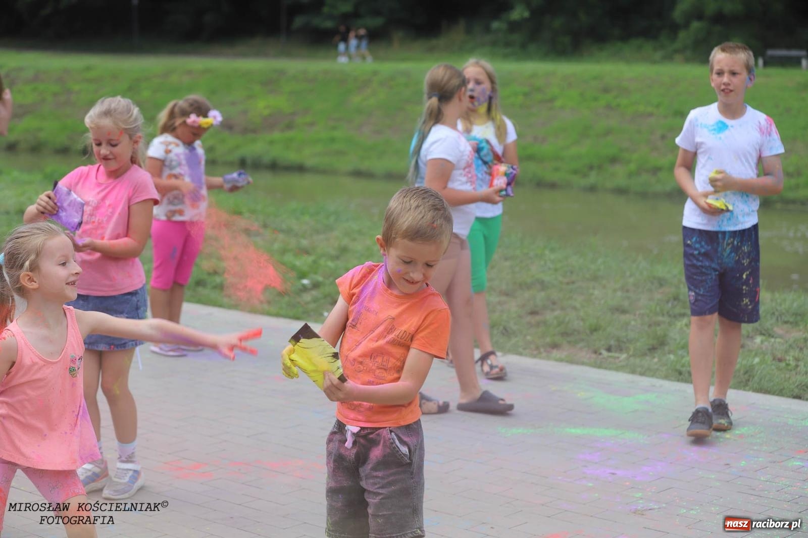Zdjęcie w galerii na portalu naszraciborz.pl: Holi Święto Kolorów na raciborskich bulwarach [FOTO] wiadomości z regionu