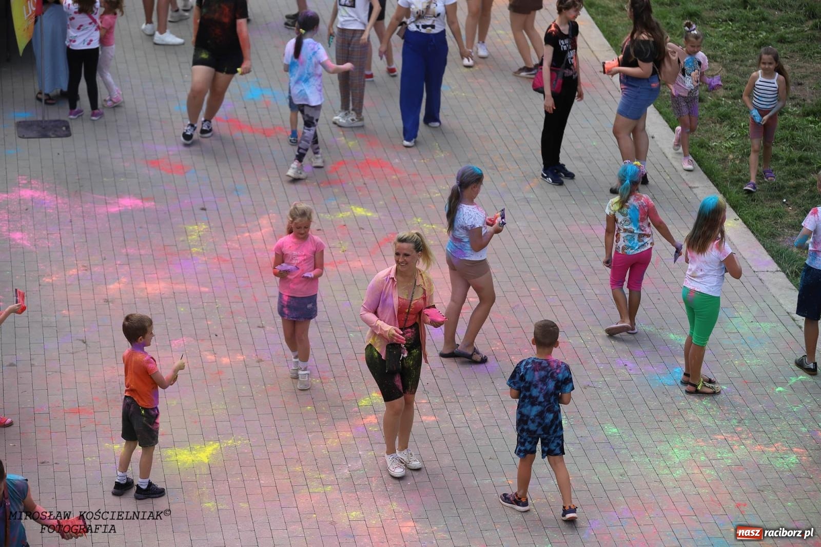 Zdjęcie w galerii na portalu naszraciborz.pl: Holi Święto Kolorów na raciborskich bulwarach [FOTO] wiadomości z regionu