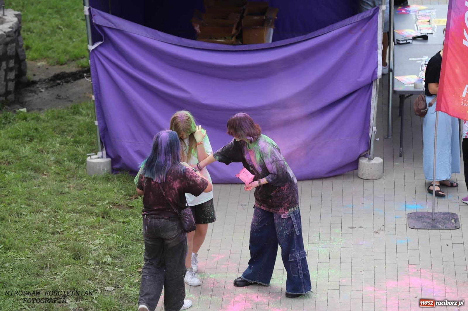 Zdjęcie w galerii na portalu naszraciborz.pl: Holi Święto Kolorów na raciborskich bulwarach [FOTO] wiadomości z regionu