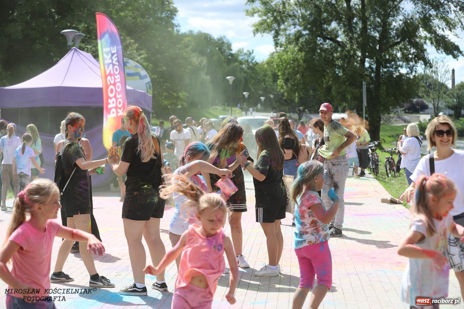 Zdjęcie w galerii na portalu naszraciborz.pl: Holi Święto Kolorów na raciborskich bulwarach [FOTO] wiadomości z regionu