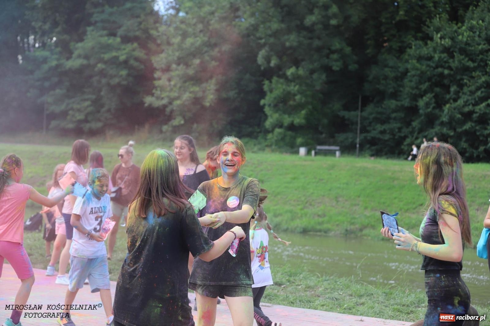 Zdjęcie w galerii na portalu naszraciborz.pl: Holi Święto Kolorów na raciborskich bulwarach [FOTO] wiadomości z regionu