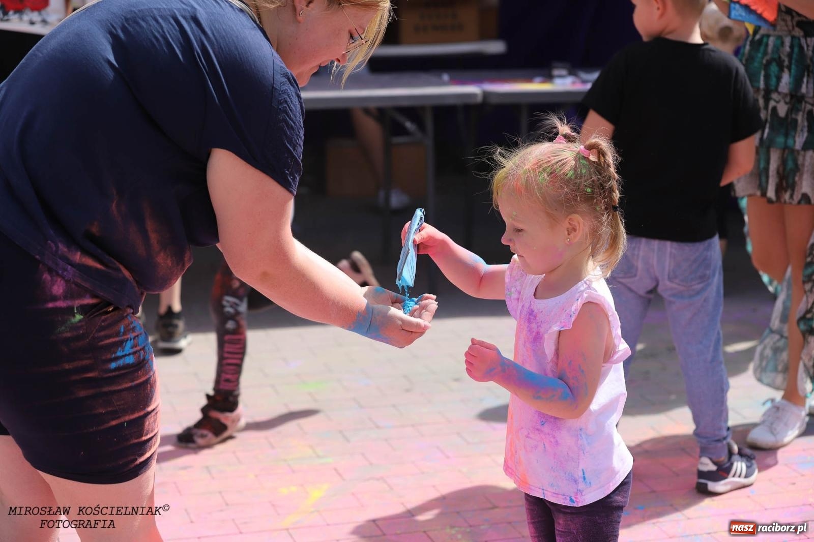 Zdjęcie w galerii na portalu naszraciborz.pl: Holi Święto Kolorów na raciborskich bulwarach [FOTO] wiadomości z regionu