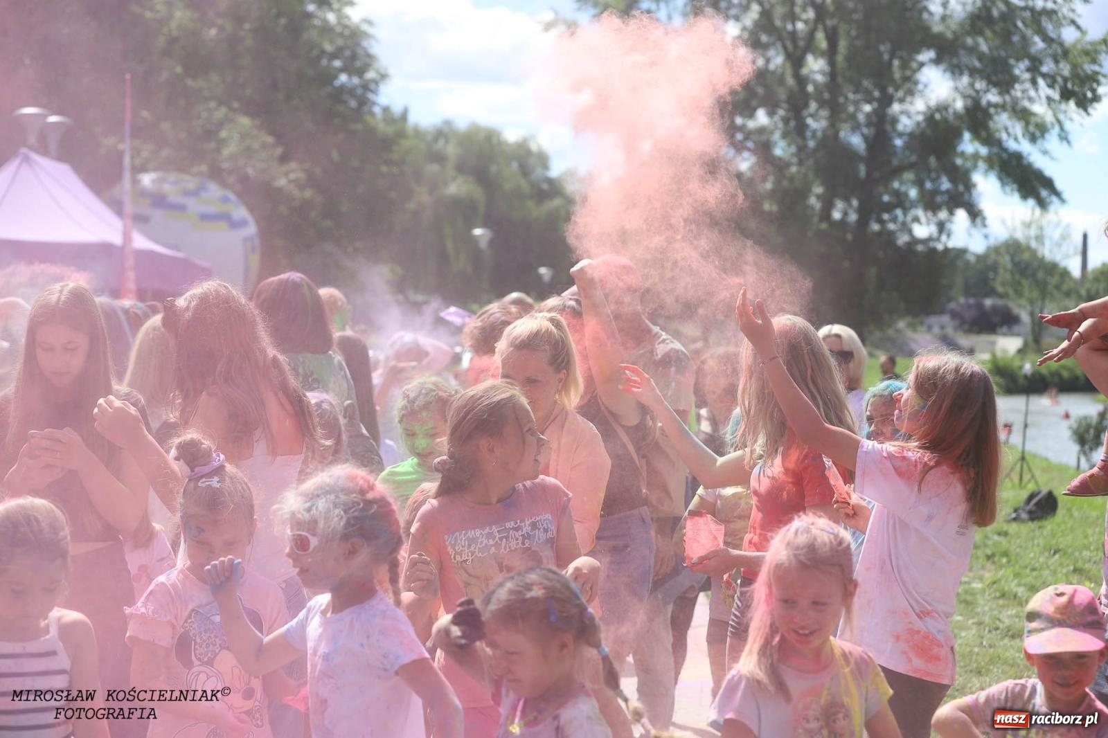 Zdjęcie w galerii na portalu naszraciborz.pl: Holi Święto Kolorów na raciborskich bulwarach [FOTO] wiadomości z regionu