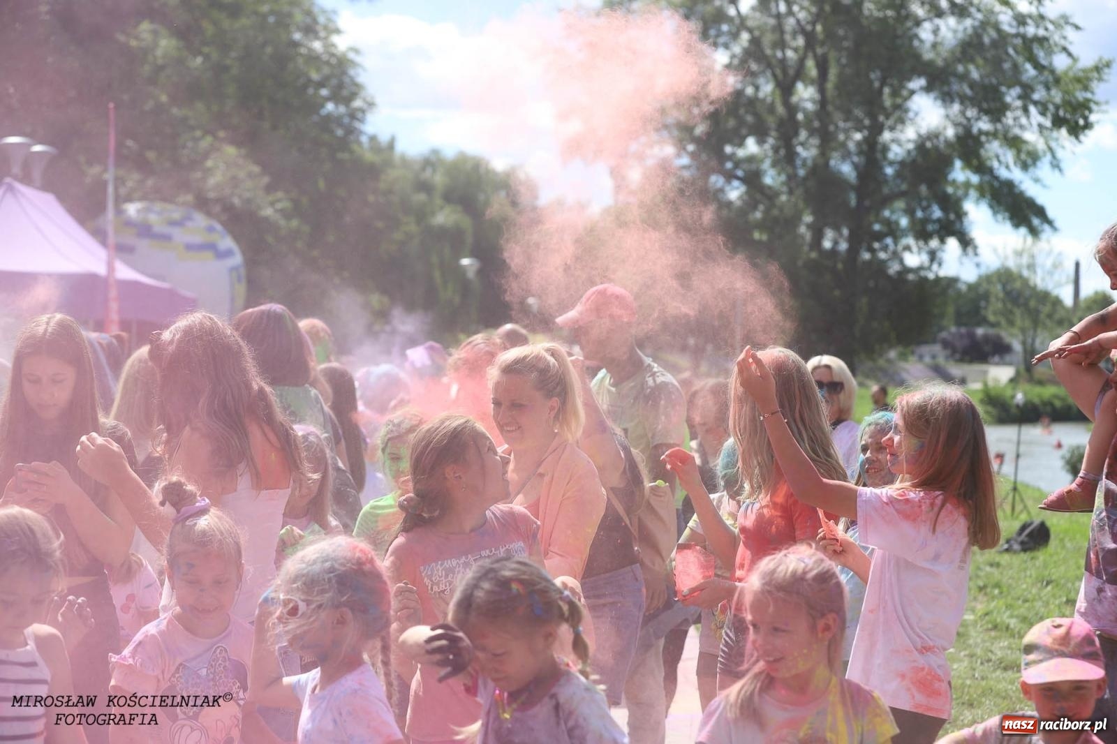 Zdjęcie w galerii na portalu naszraciborz.pl: Holi Święto Kolorów na raciborskich bulwarach [FOTO] wiadomości z regionu