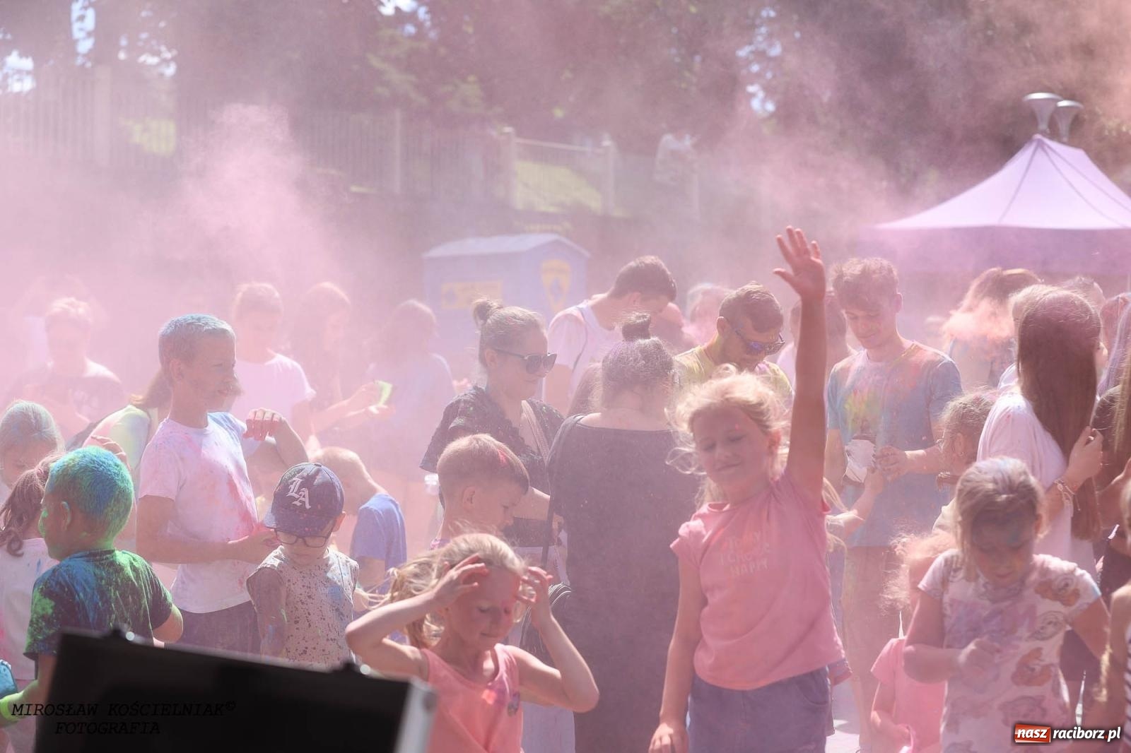 Zdjęcie w galerii na portalu naszraciborz.pl: Holi Święto Kolorów na raciborskich bulwarach [FOTO] wiadomości z regionu
