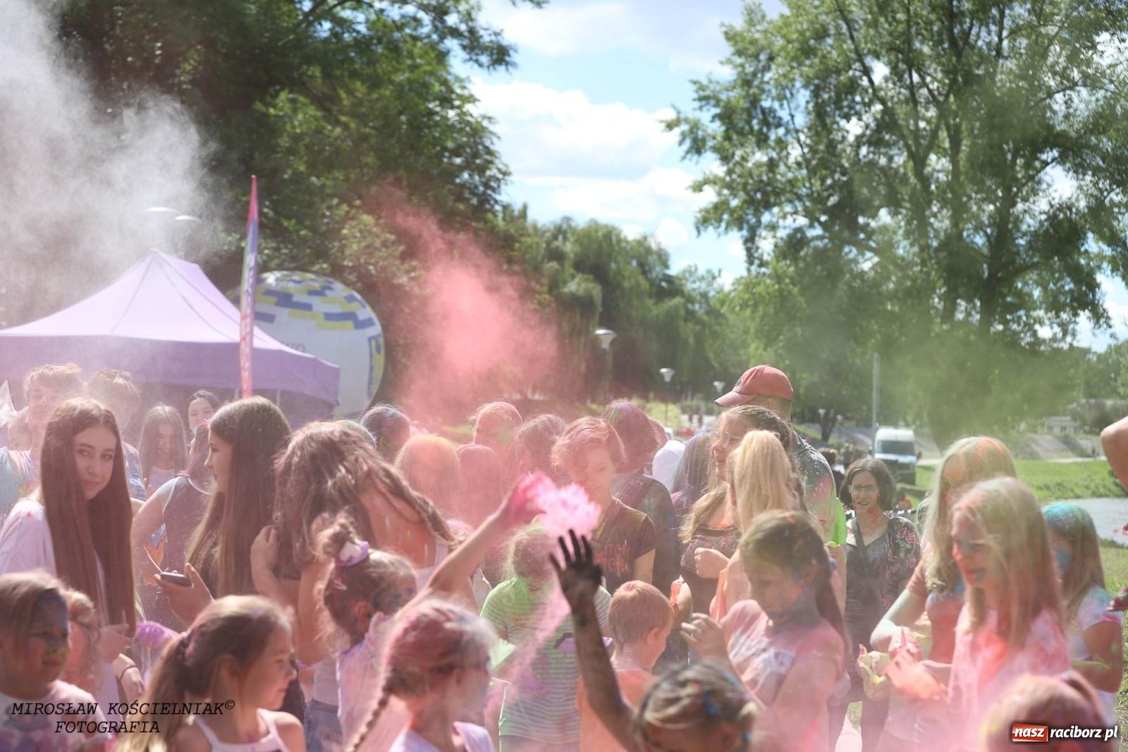 Zdjęcie w galerii na portalu naszraciborz.pl: Holi Święto Kolorów na raciborskich bulwarach [FOTO] wiadomości z regionu