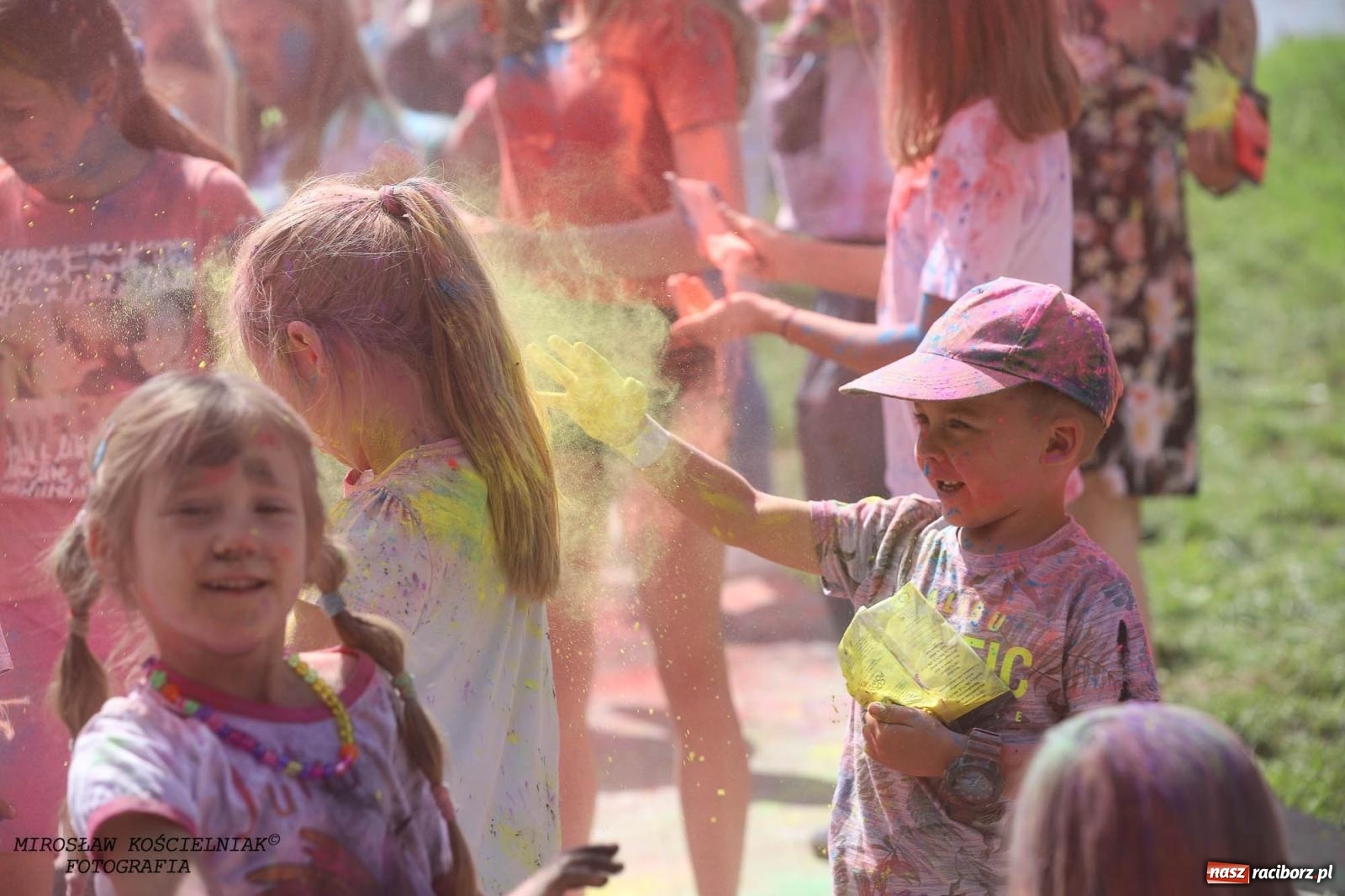 Zdjęcie w galerii na portalu naszraciborz.pl: Holi Święto Kolorów na raciborskich bulwarach [FOTO] wiadomości z regionu