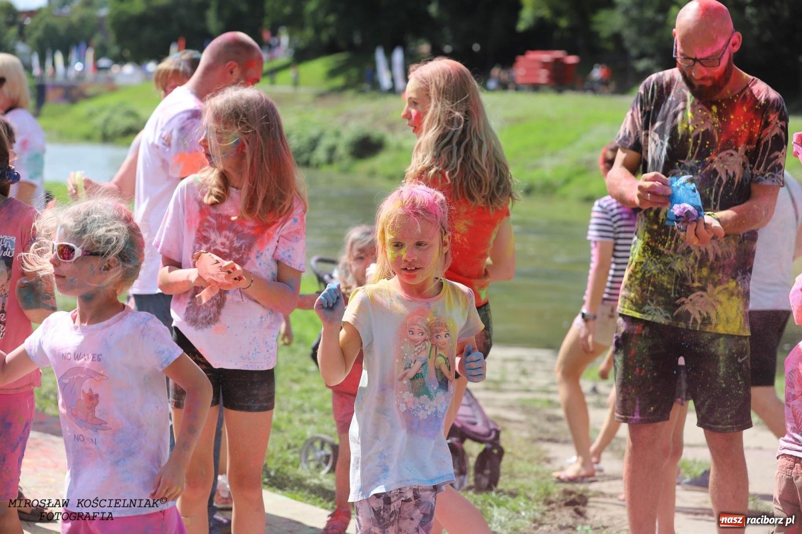 Zdjęcie w galerii na portalu naszraciborz.pl: Holi Święto Kolorów na raciborskich bulwarach [FOTO] wiadomości z regionu