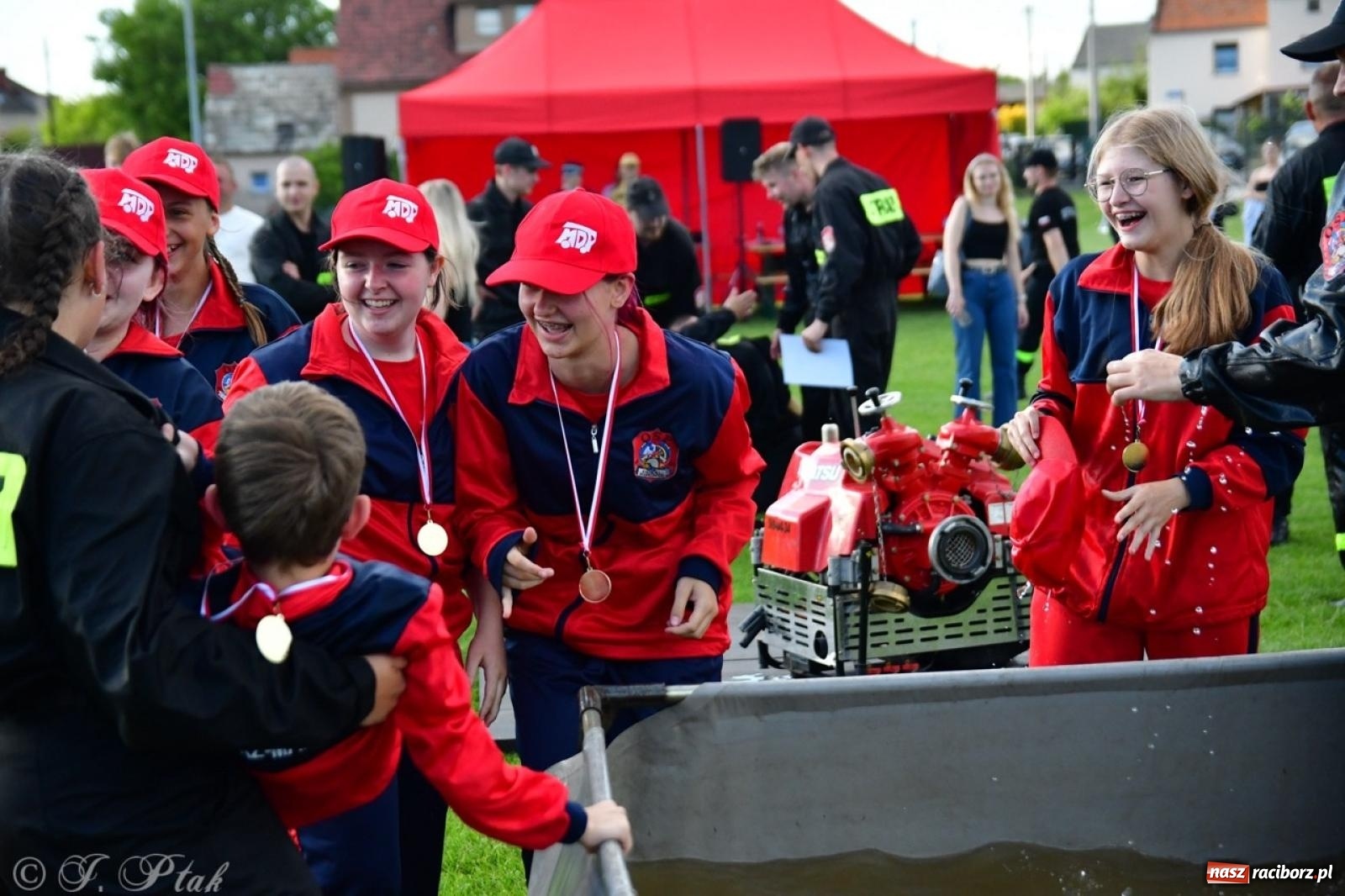 Zdjęcie w galerii na portalu naszraciborz.pl: Markowice zgarnęły całą pulę. Miejskie zawody sportowo-pożarnicze w Studziennej FOTO i WIDEO] wiadomości z regionu