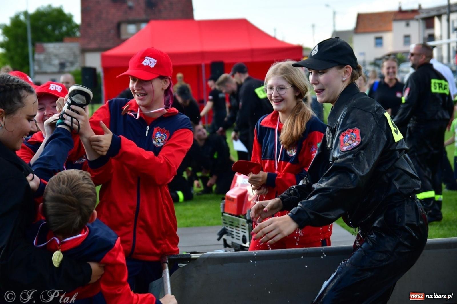Zdjęcie w galerii na portalu naszraciborz.pl: Markowice zgarnęły całą pulę. Miejskie zawody sportowo-pożarnicze w Studziennej FOTO i WIDEO] wiadomości z regionu