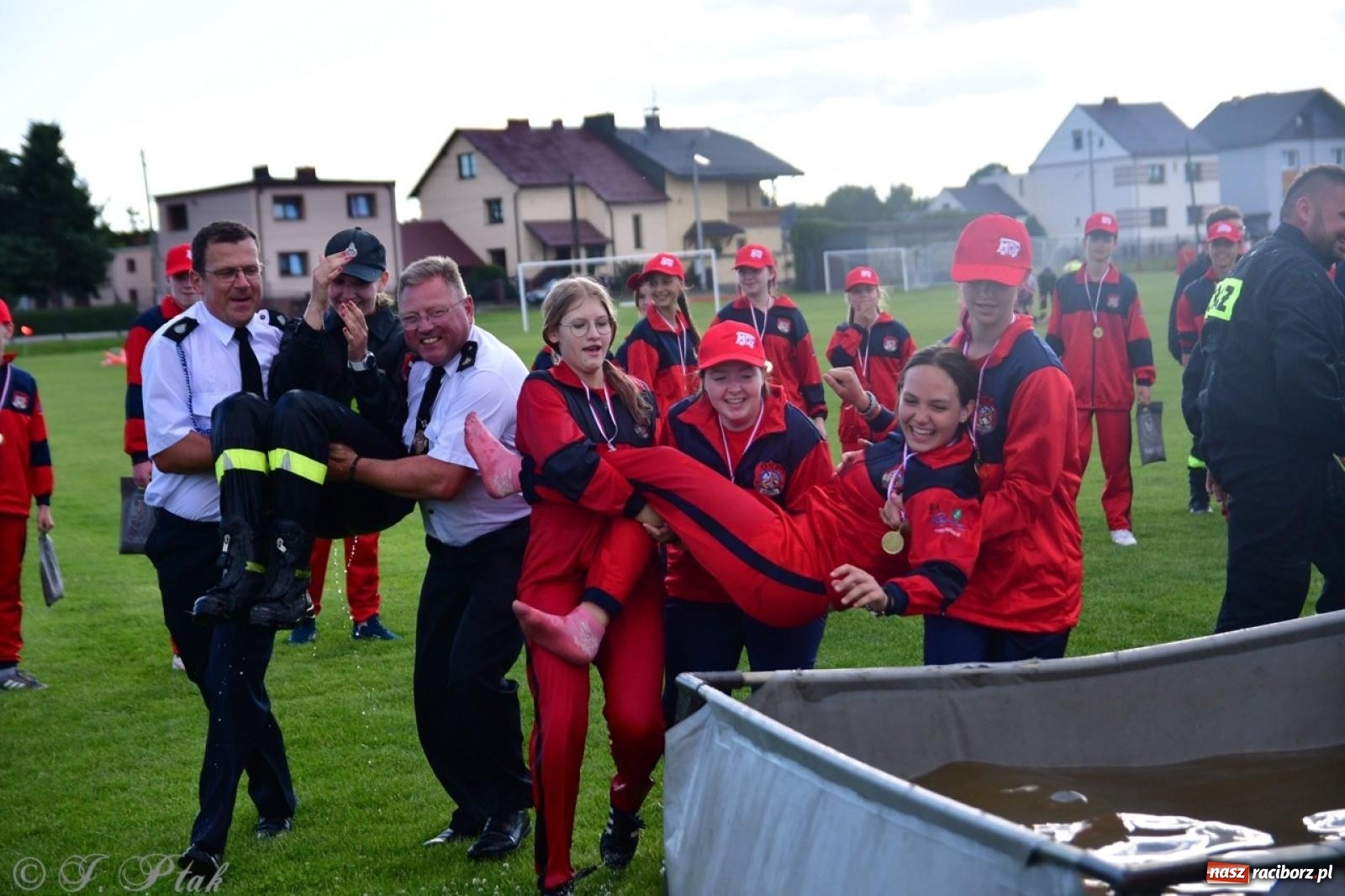 Zdjęcie w galerii na portalu naszraciborz.pl: Markowice zgarnęły całą pulę. Miejskie zawody sportowo-pożarnicze w Studziennej FOTO i WIDEO] wiadomości z regionu