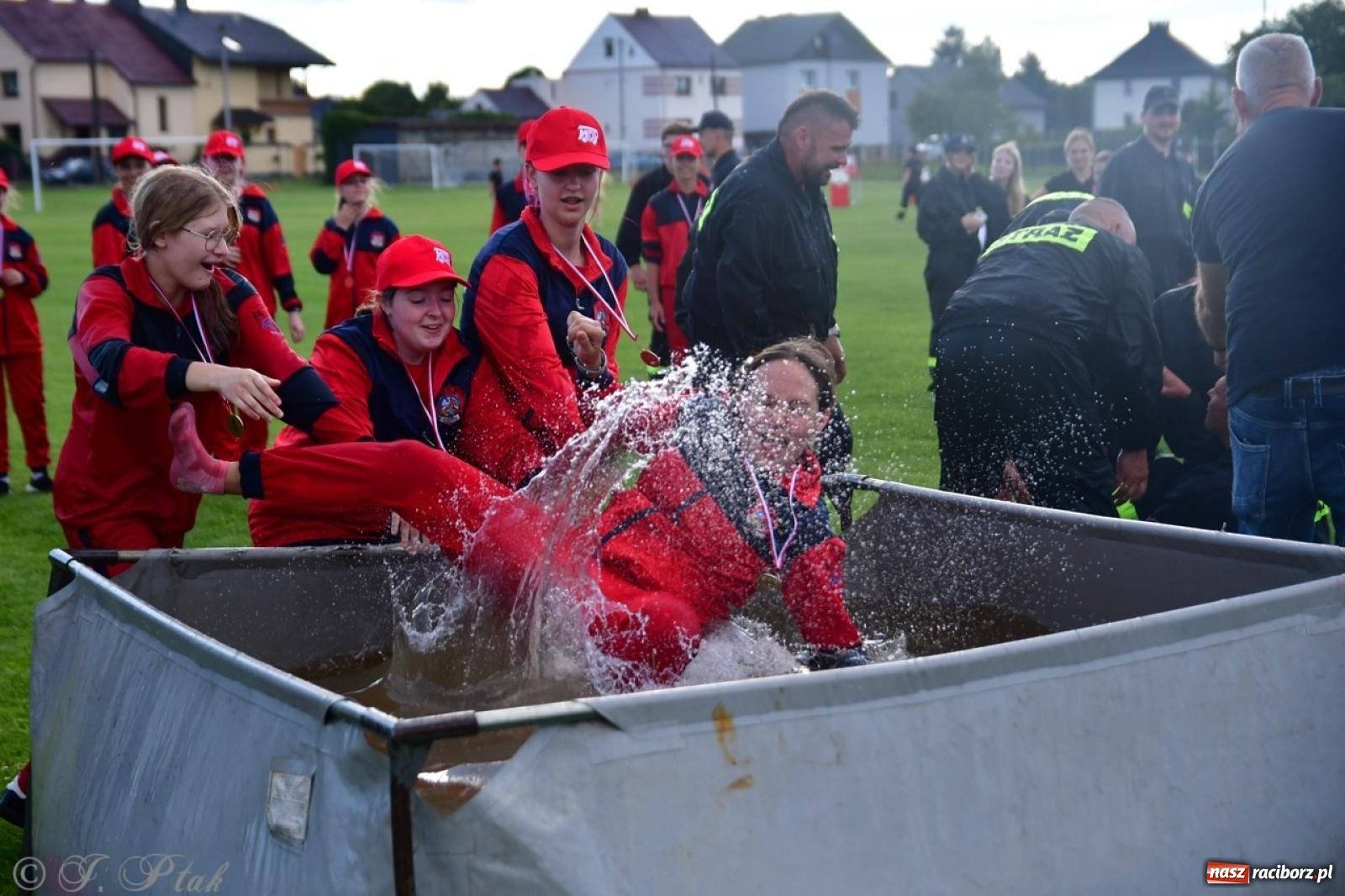 Zdjęcie w galerii na portalu naszraciborz.pl: Markowice zgarnęły całą pulę. Miejskie zawody sportowo-pożarnicze w Studziennej FOTO i WIDEO] wiadomości z regionu