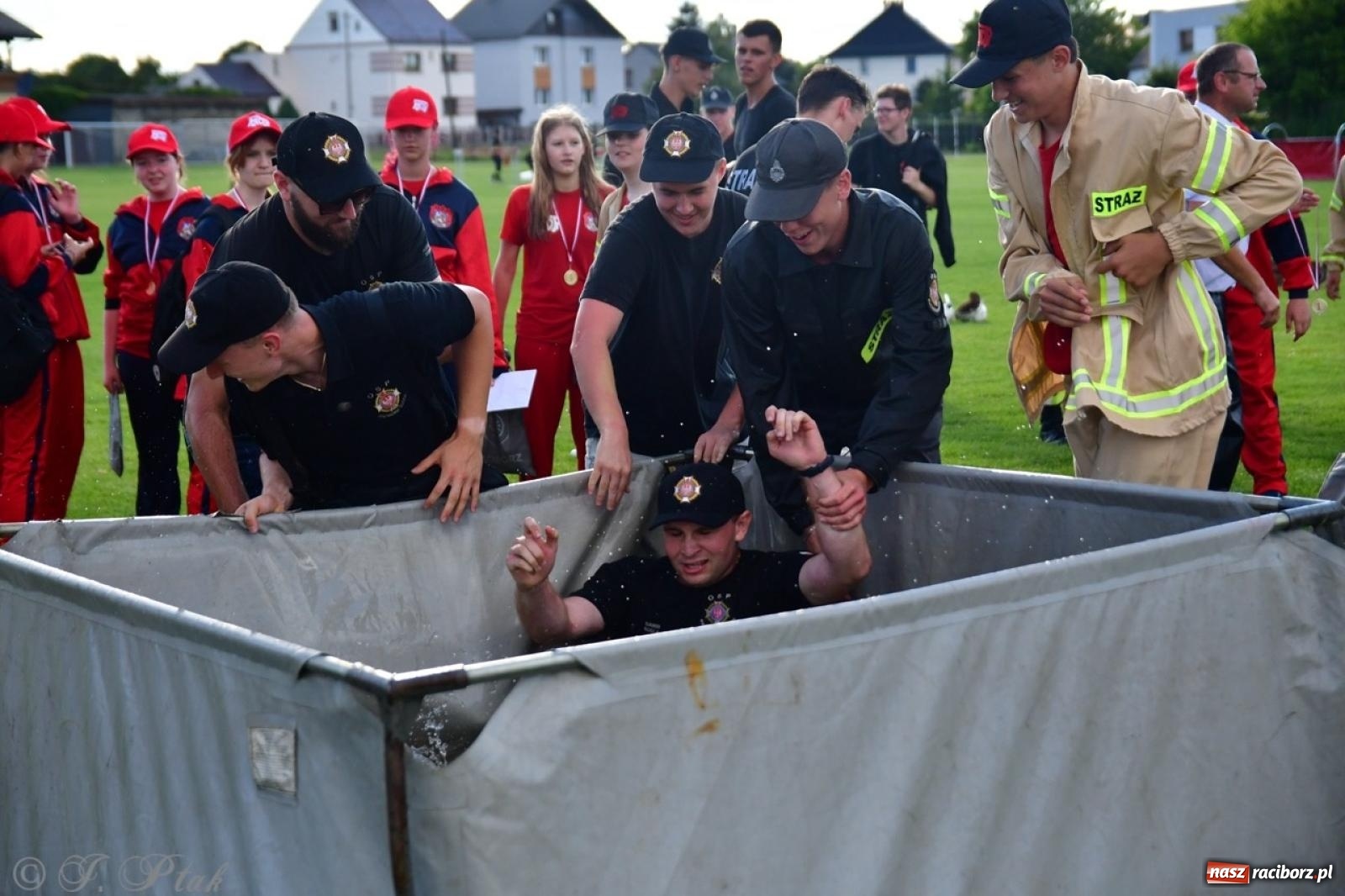 Zdjęcie w galerii na portalu naszraciborz.pl: Markowice zgarnęły całą pulę. Miejskie zawody sportowo-pożarnicze w Studziennej FOTO i WIDEO] wiadomości z regionu