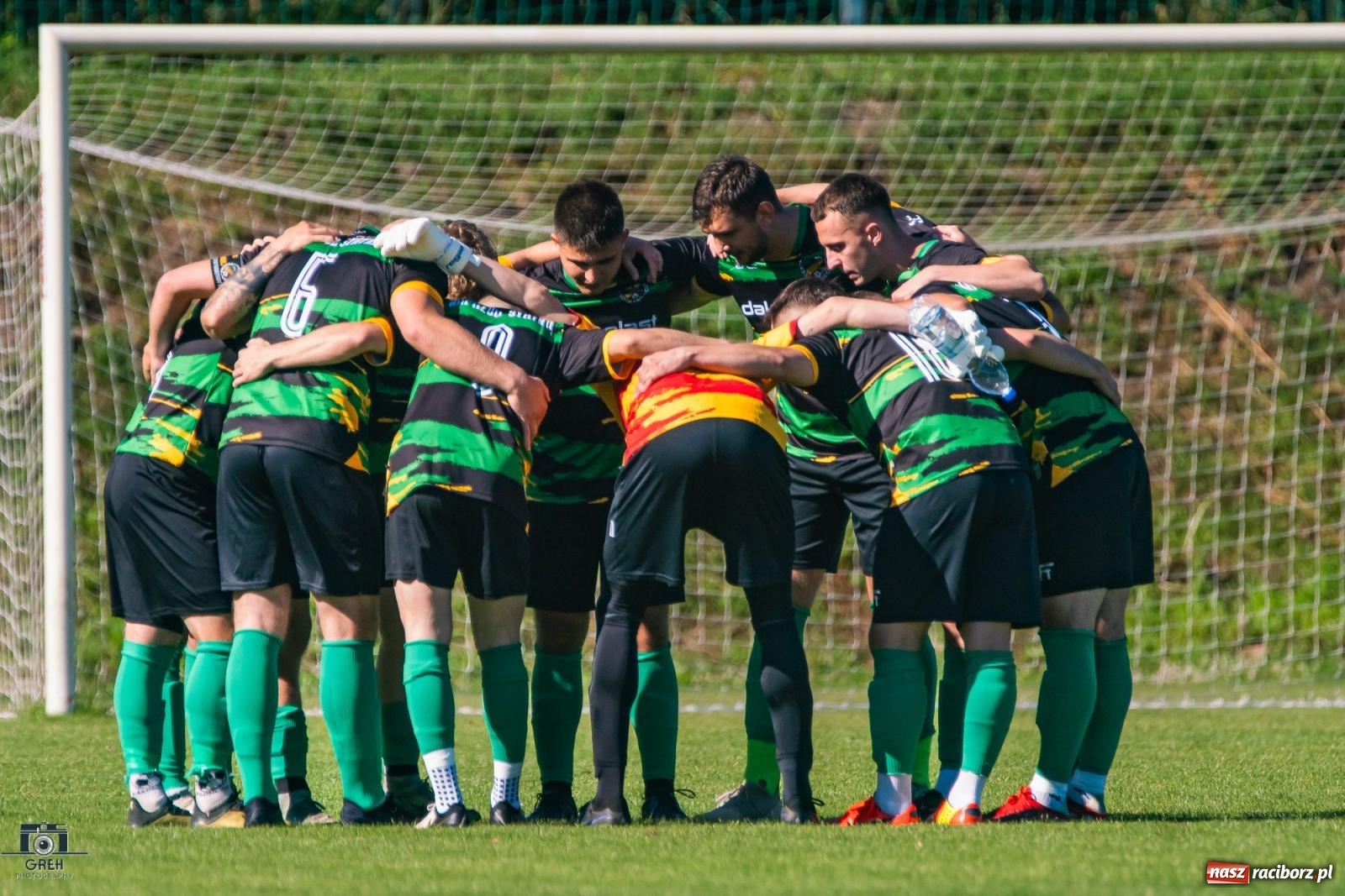 Zdjęcie w galerii na portalu naszraciborz.pl: Unia Racibórz kontra Naprzód Syrynia. Podział punktów na zakończenie sezonu [FOTO] wiadomości z regionu
