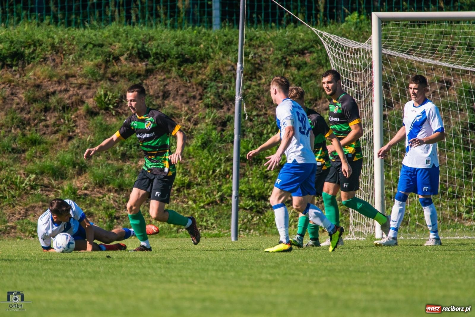 Zdjęcie w galerii na portalu naszraciborz.pl: Unia Racibórz kontra Naprzód Syrynia. Podział punktów na zakończenie sezonu [FOTO] wiadomości z regionu