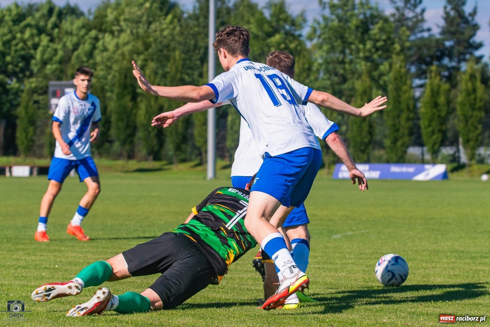 Zdjęcie w galerii na portalu naszraciborz.pl: Unia Racibórz kontra Naprzód Syrynia. Podział punktów na zakończenie sezonu [FOTO] wiadomości z regionu