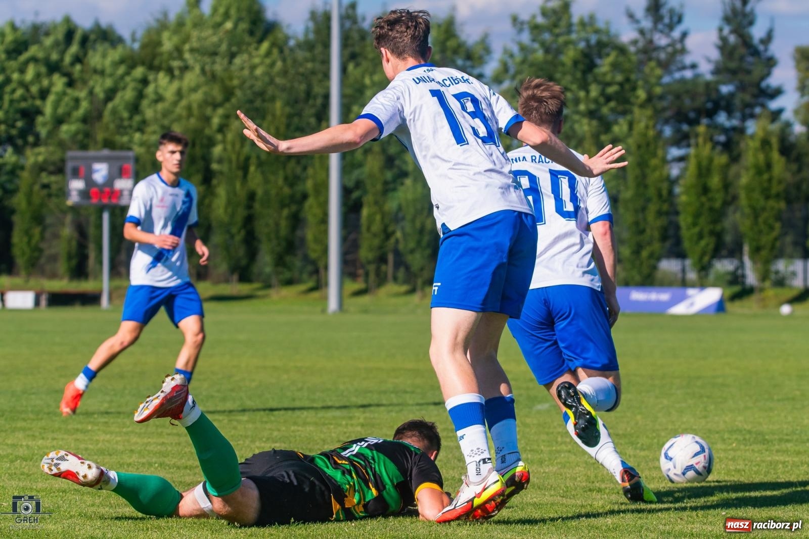 Zdjęcie w galerii na portalu naszraciborz.pl: Unia Racibórz kontra Naprzód Syrynia. Podział punktów na zakończenie sezonu [FOTO] wiadomości z regionu