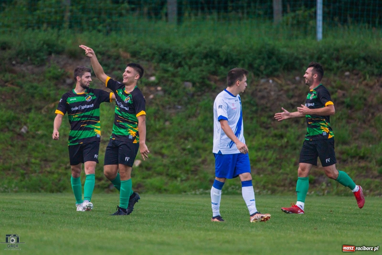 Zdjęcie w galerii na portalu naszraciborz.pl: Unia Racibórz kontra Naprzód Syrynia. Podział punktów na zakończenie sezonu [FOTO] wiadomości z regionu