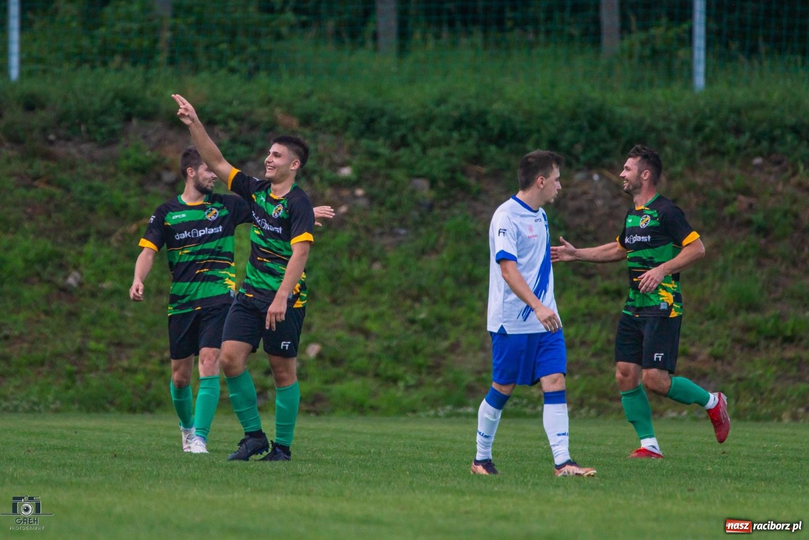 Zdjęcie w galerii na portalu naszraciborz.pl: Unia Racibórz kontra Naprzód Syrynia. Podział punktów na zakończenie sezonu [FOTO] wiadomości z regionu