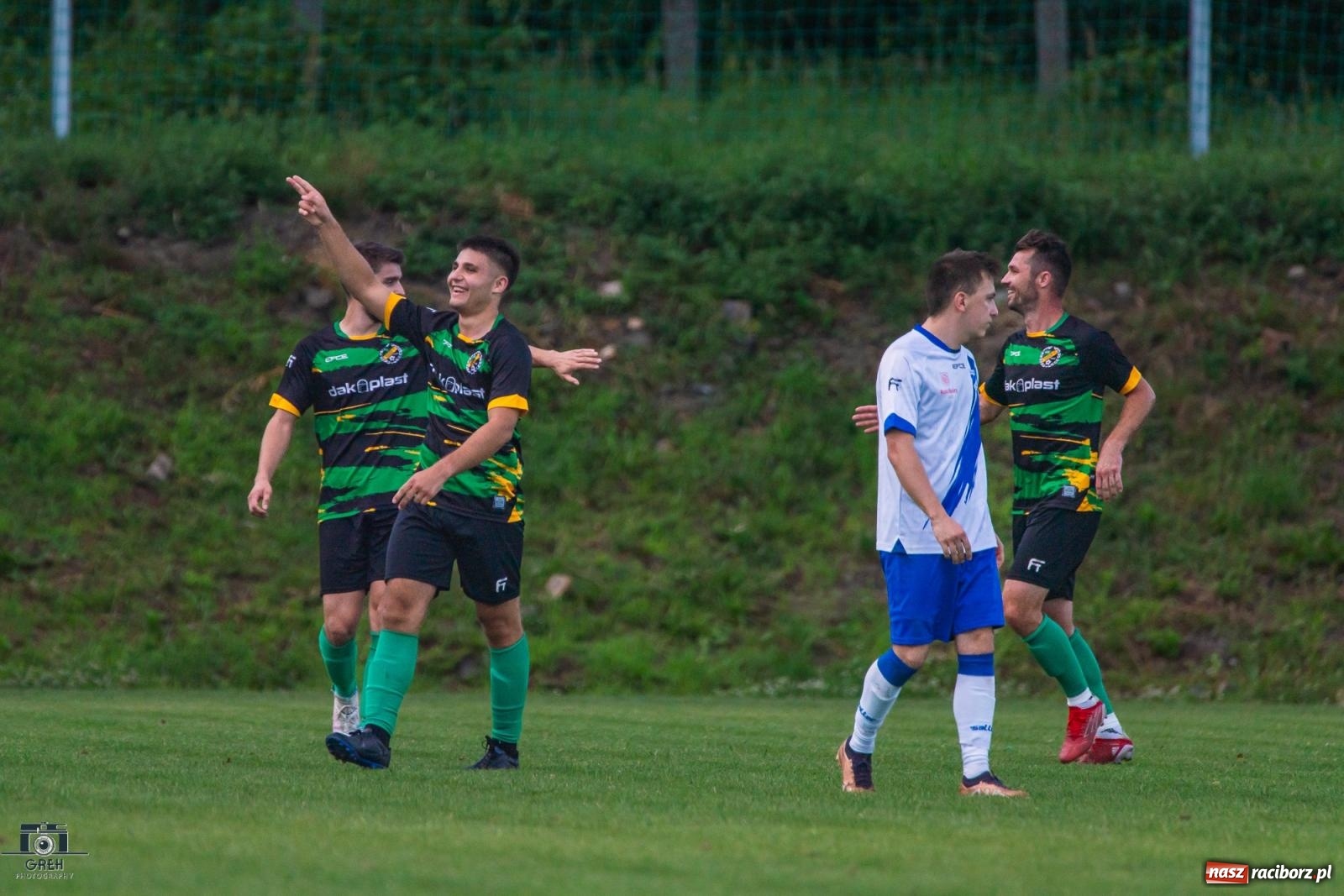 Zdjęcie w galerii na portalu naszraciborz.pl: Unia Racibórz kontra Naprzód Syrynia. Podział punktów na zakończenie sezonu [FOTO] wiadomości z regionu