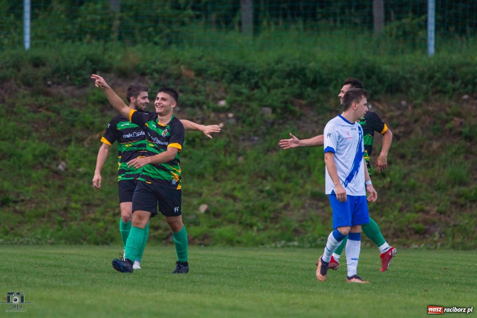 Zdjęcie w galerii na portalu naszraciborz.pl: Unia Racibórz kontra Naprzód Syrynia. Podział punktów na zakończenie sezonu [FOTO] wiadomości z regionu