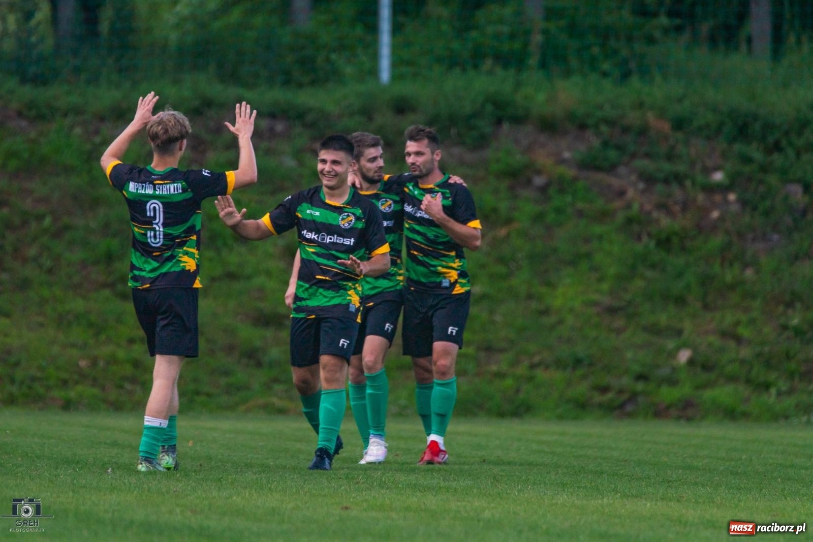 Zdjęcie w galerii na portalu naszraciborz.pl: Unia Racibórz kontra Naprzód Syrynia. Podział punktów na zakończenie sezonu [FOTO] wiadomości z regionu