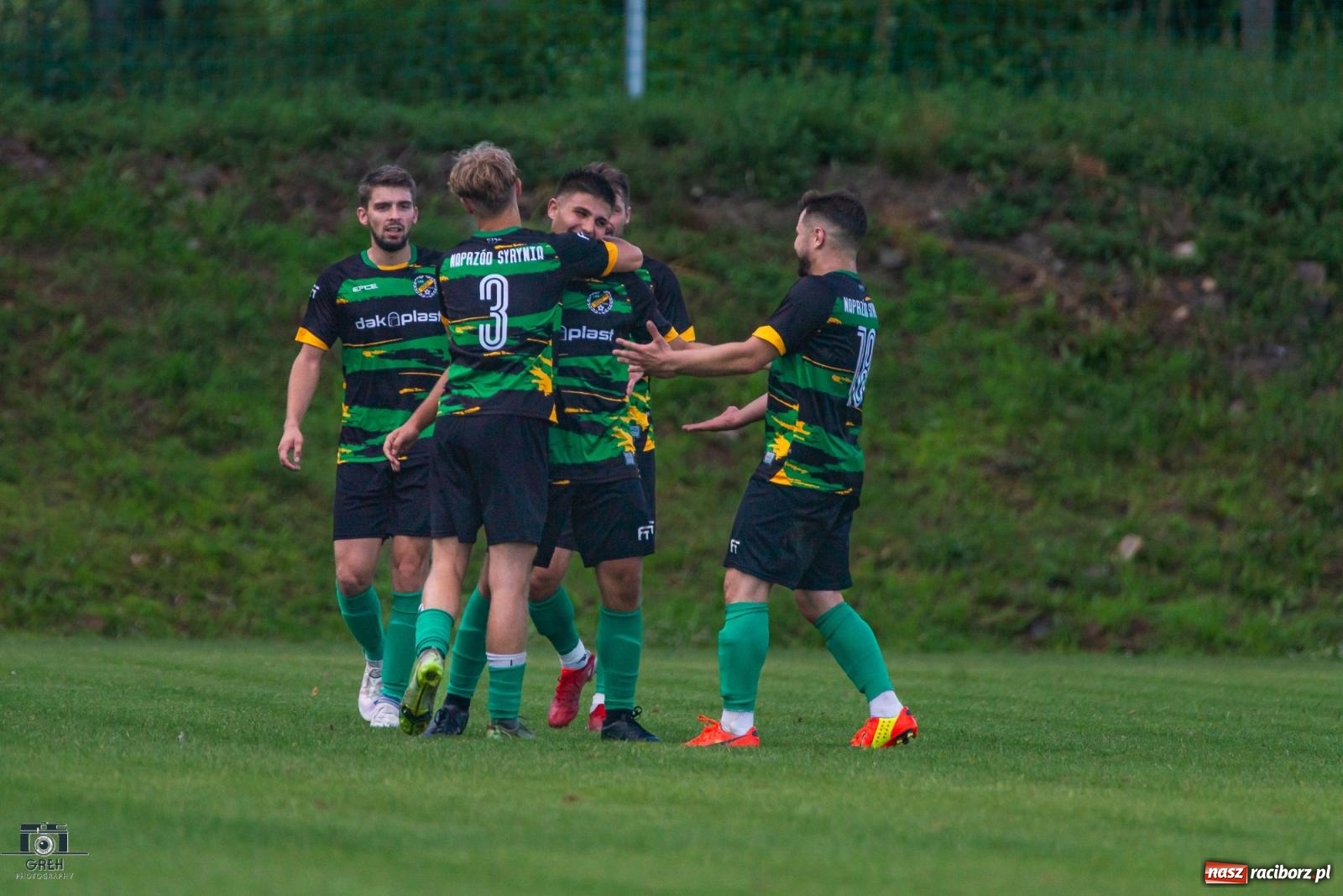 Zdjęcie w galerii na portalu naszraciborz.pl: Unia Racibórz kontra Naprzód Syrynia. Podział punktów na zakończenie sezonu [FOTO] wiadomości z regionu