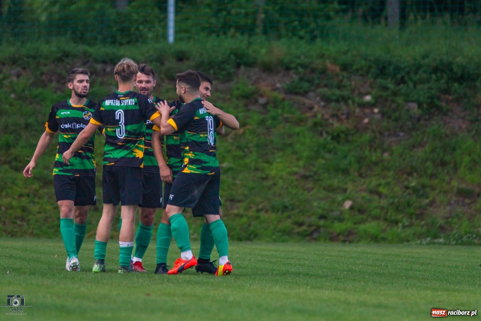 Zdjęcie w galerii na portalu naszraciborz.pl: Unia Racibórz kontra Naprzód Syrynia. Podział punktów na zakończenie sezonu [FOTO] wiadomości z regionu