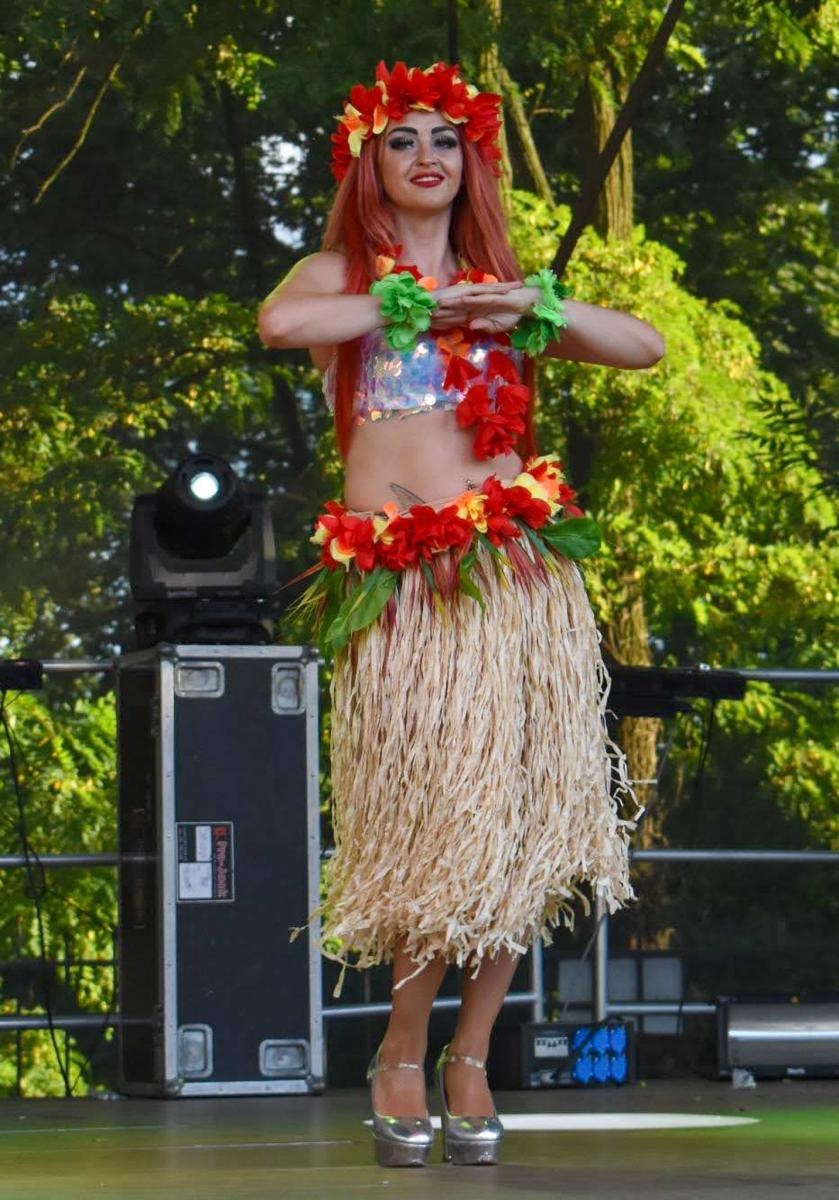 Zdjęcie w galerii na portalu naszraciborz.pl: Festiwal Górnej Odry na Zamku Piastowskim. Taneczne show, stoiska turystyczne i raperzy wiadomości z regionu