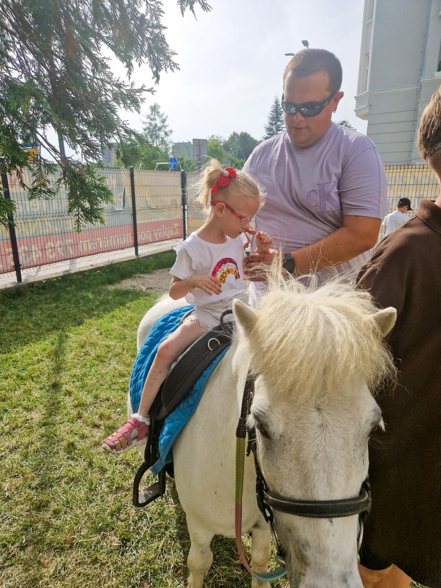 Zdjęcie w galerii na portalu naszraciborz.pl: Rodzinne świętowanie z alpakami i kucykami wiadomości z regionu
