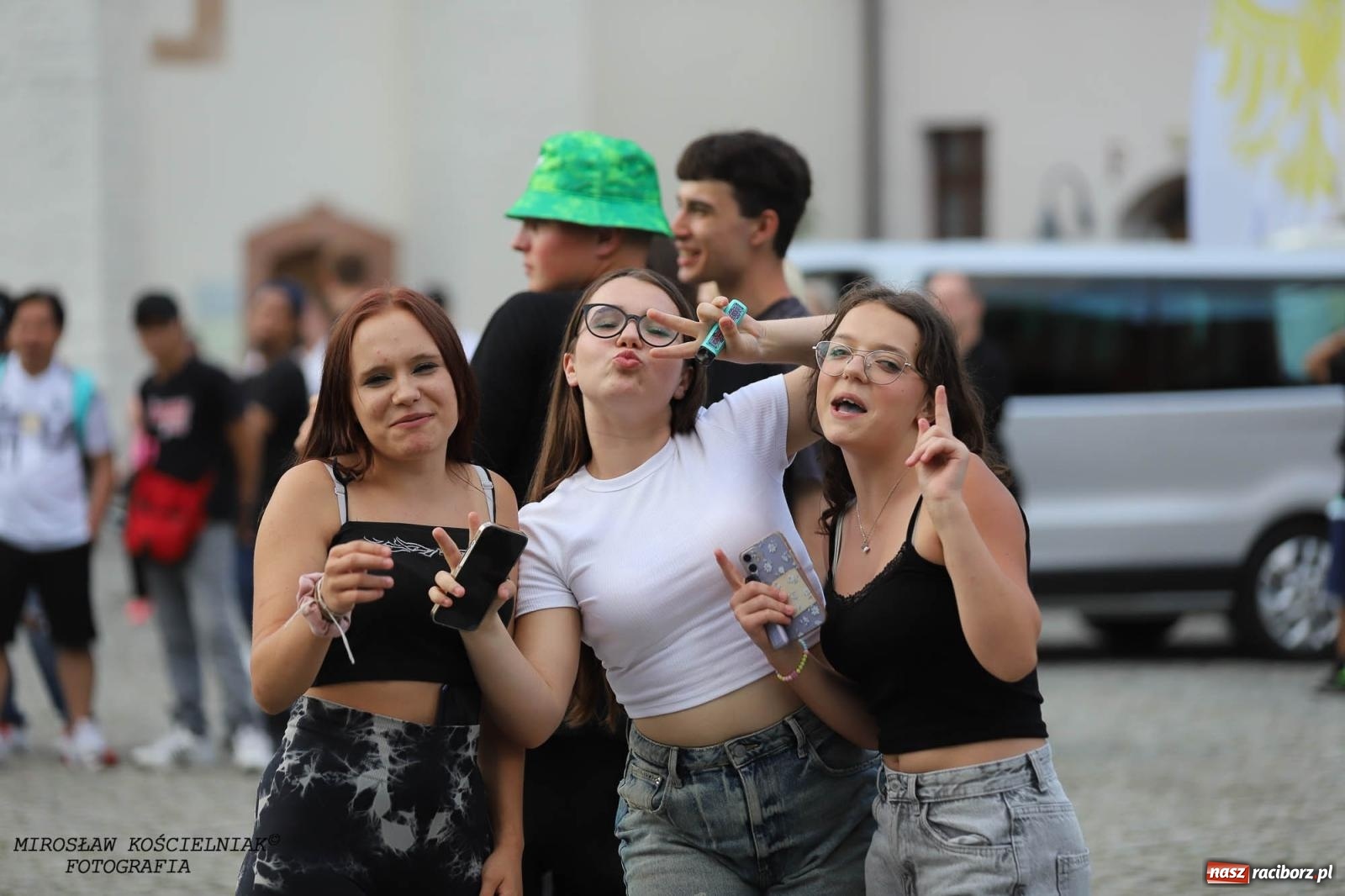 Zdjęcie w galerii na portalu naszraciborz.pl: Antony Esca i Wac Toja. Rapowy wieczór na zamku w Raciborzu [FOTO i WIDEO] wiadomości z regionu