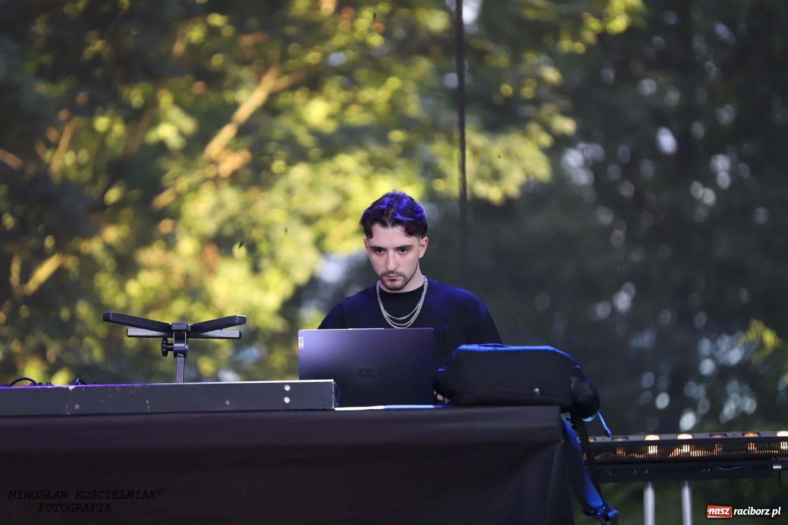 Zdjęcie w galerii na portalu naszraciborz.pl: Antony Esca i Wac Toja. Rapowy wieczór na zamku w Raciborzu [FOTO i WIDEO] wiadomości z regionu