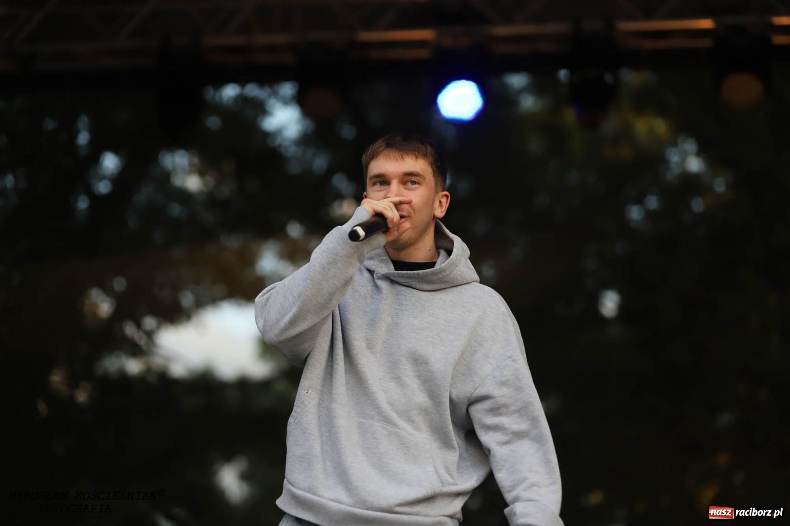 Zdjęcie w galerii na portalu naszraciborz.pl: Antony Esca i Wac Toja. Rapowy wieczór na zamku w Raciborzu [FOTO i WIDEO] wiadomości z regionu