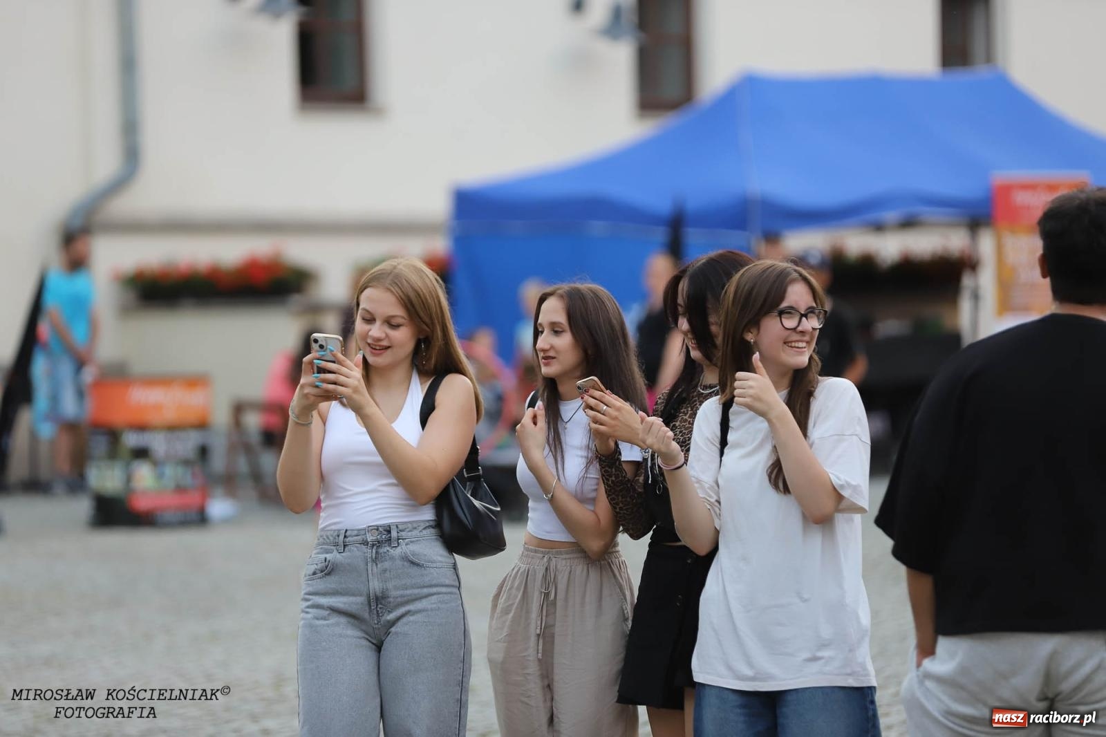 Zdjęcie w galerii na portalu naszraciborz.pl: Antony Esca i Wac Toja. Rapowy wieczór na zamku w Raciborzu [FOTO i WIDEO] wiadomości z regionu