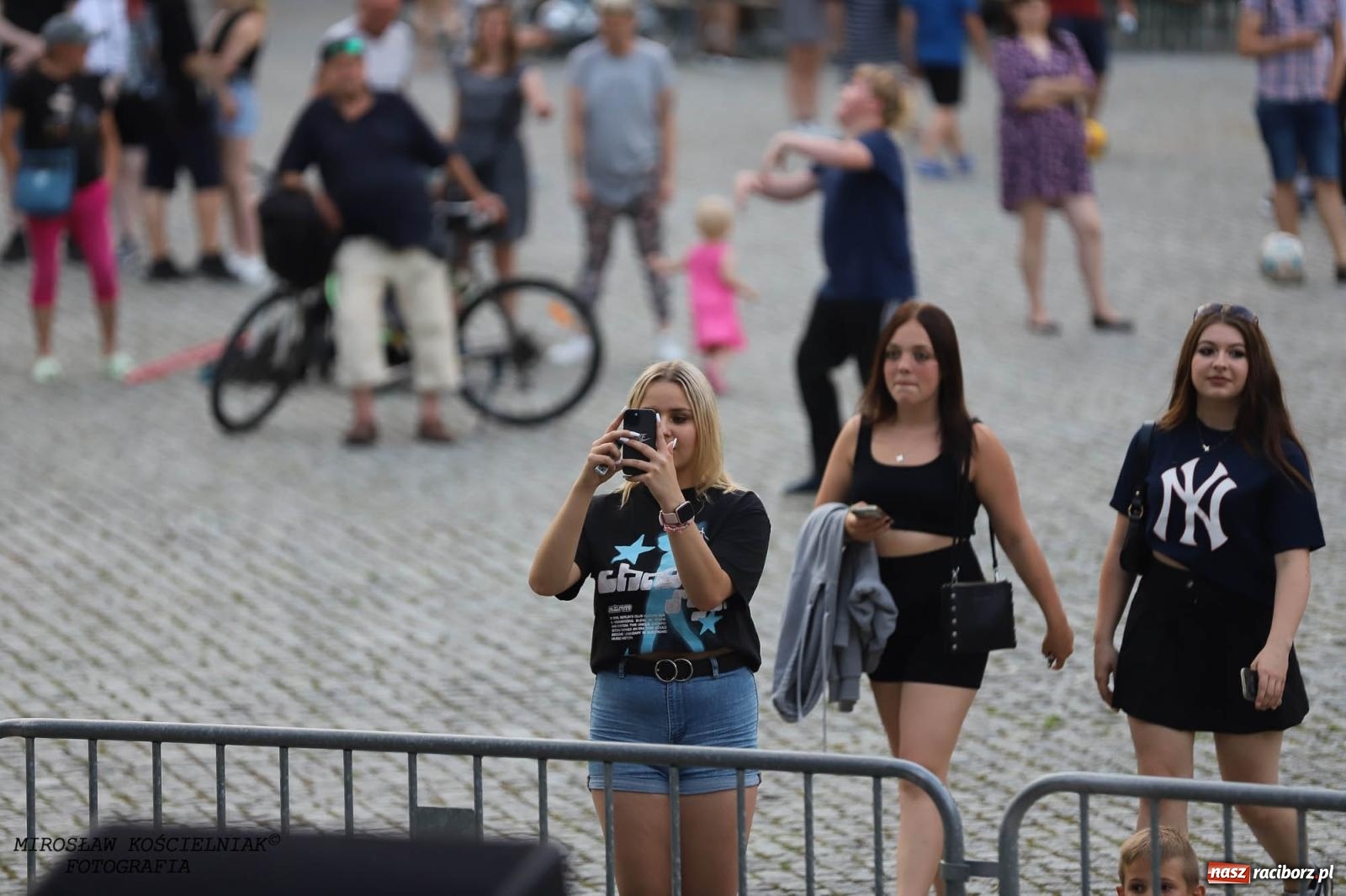 Zdjęcie w galerii na portalu naszraciborz.pl: Antony Esca i Wac Toja. Rapowy wieczór na zamku w Raciborzu [FOTO i WIDEO] wiadomości z regionu